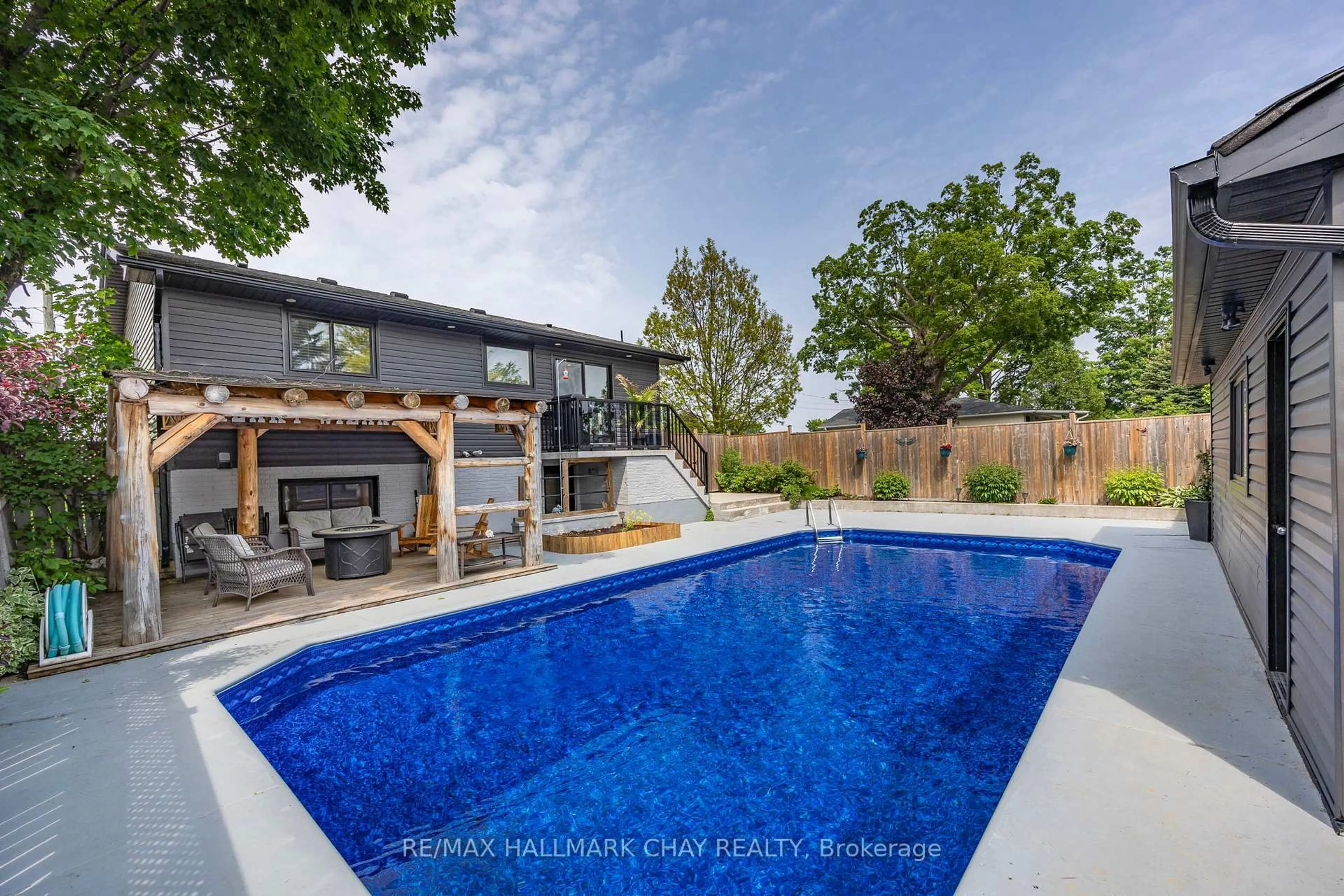 Pool for 171 Steel St, Barrie Ontario L4M 2G6