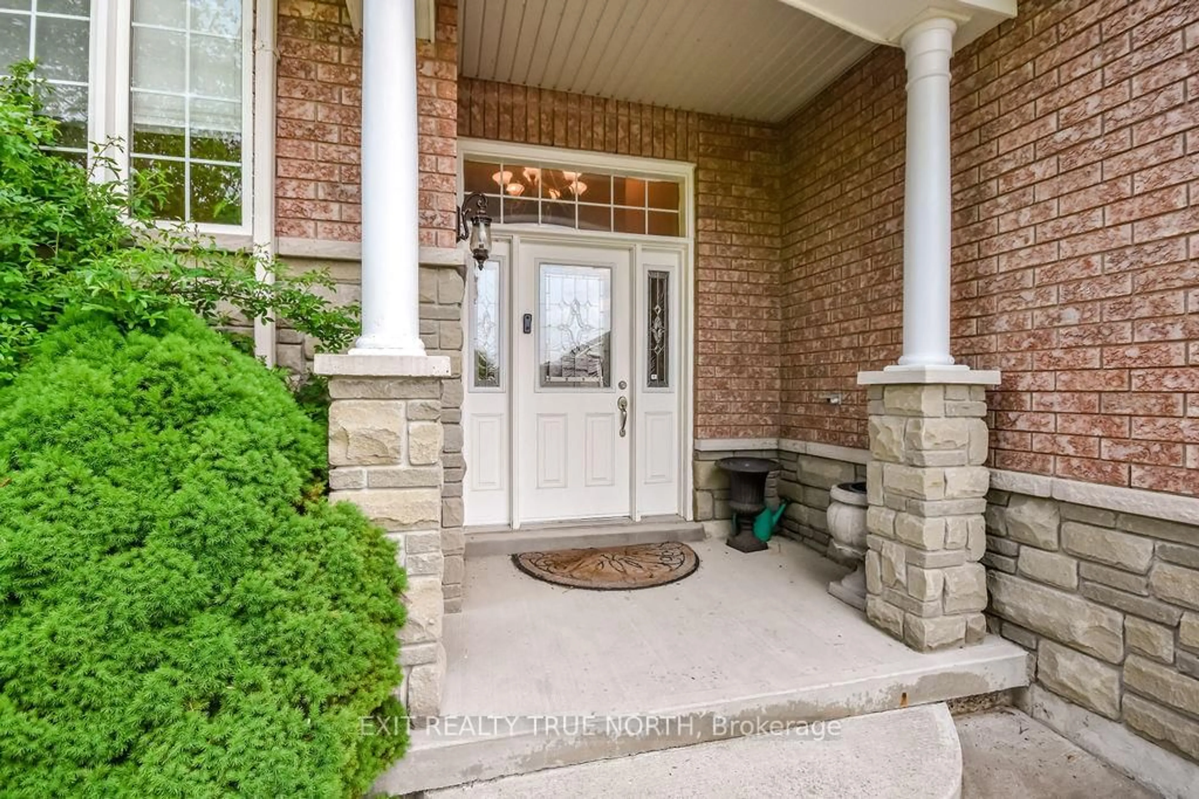 Indoor entryway for 29 Old Hickory Lane, Wasaga Beach Ontario L9Z 3B1