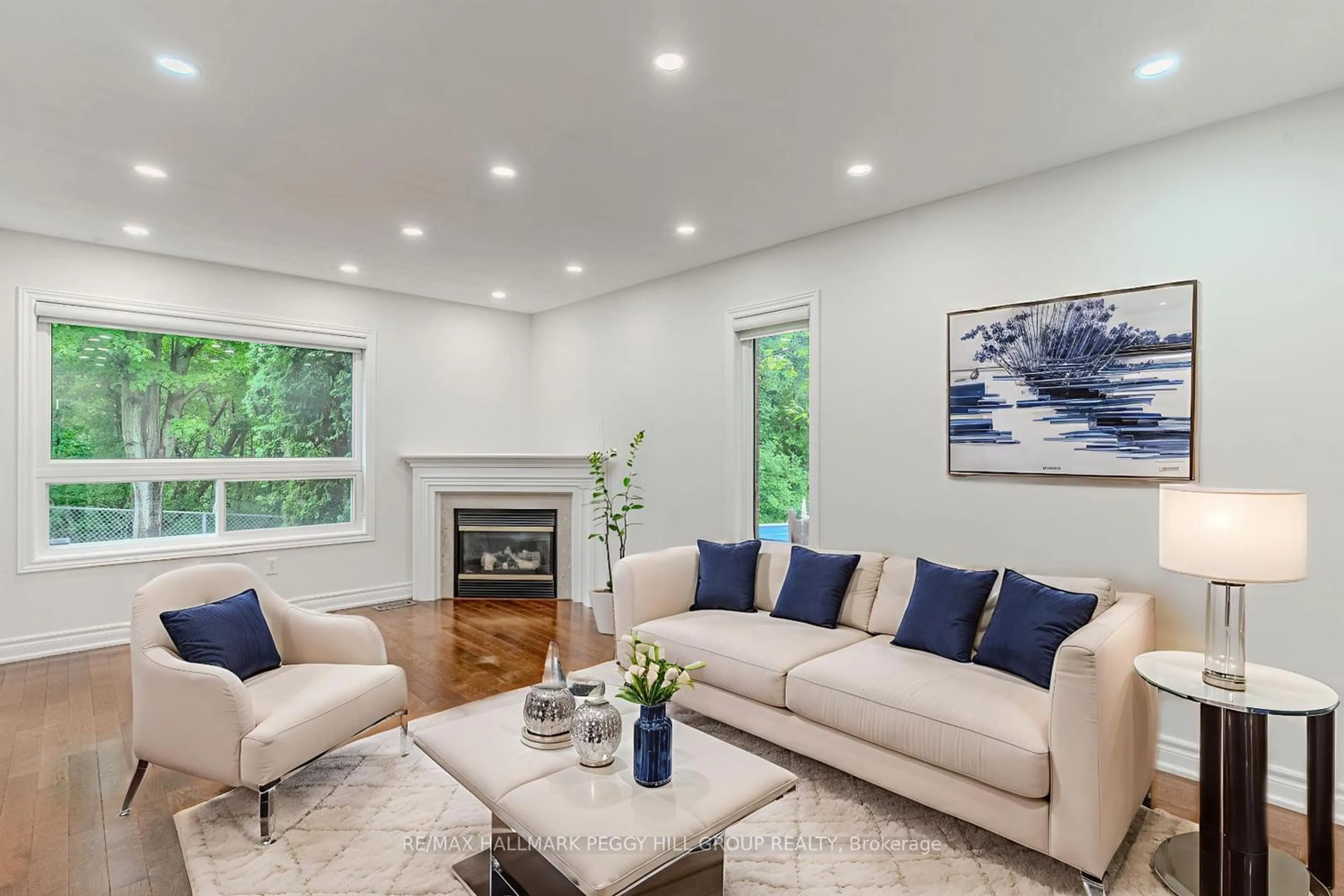 Living room with furniture, unknown for 9 McKenzie Cres, Barrie Ontario L4N 5R5