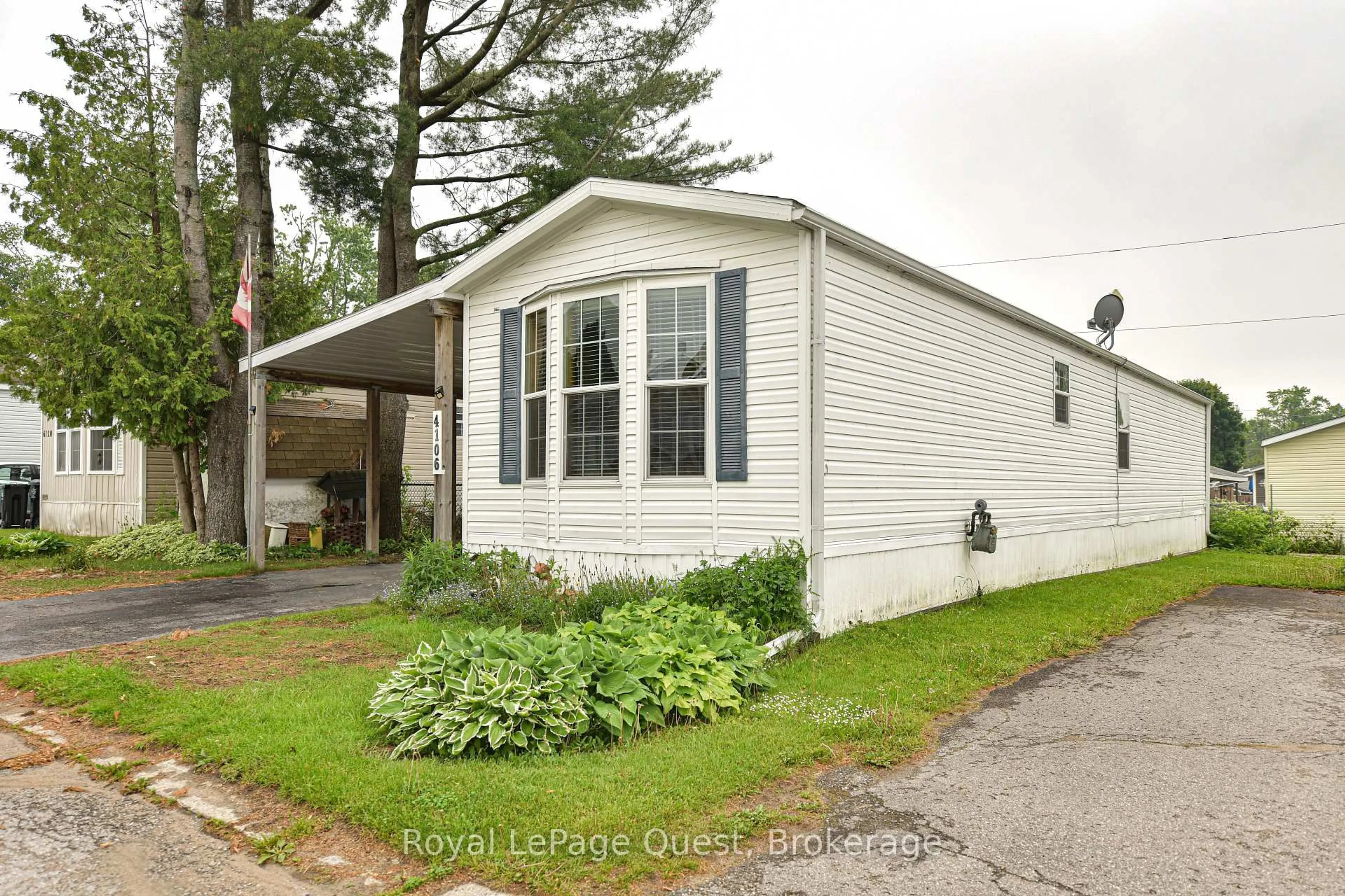 Home with vinyl exterior material, street for 4106 Elaine St, Severn Ontario L3V 6H4