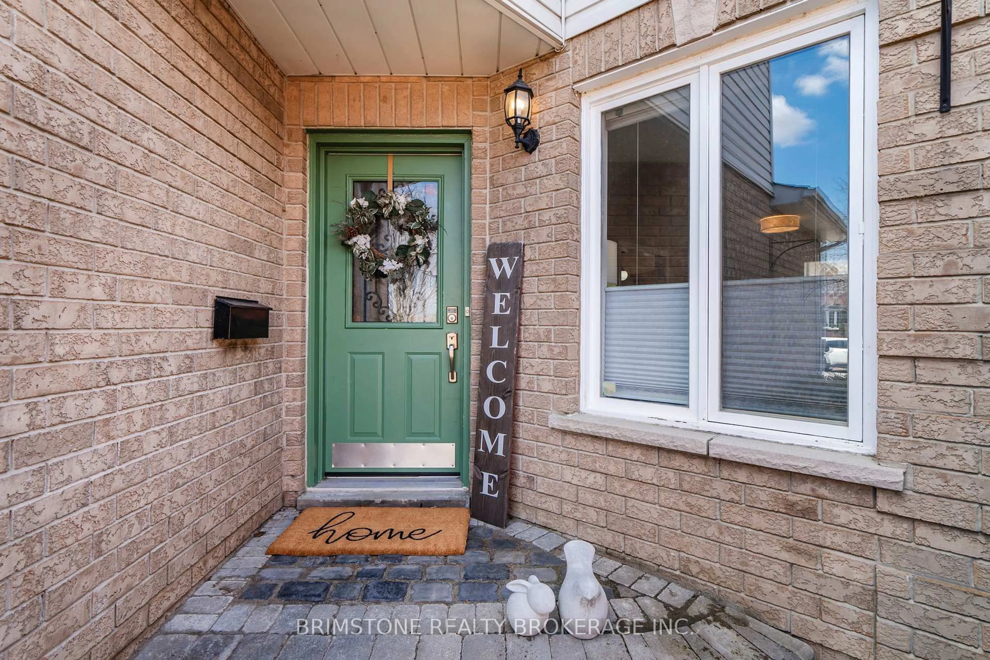 Indoor entryway for 114 Ward Dr, Barrie Ontario L4N 8A5