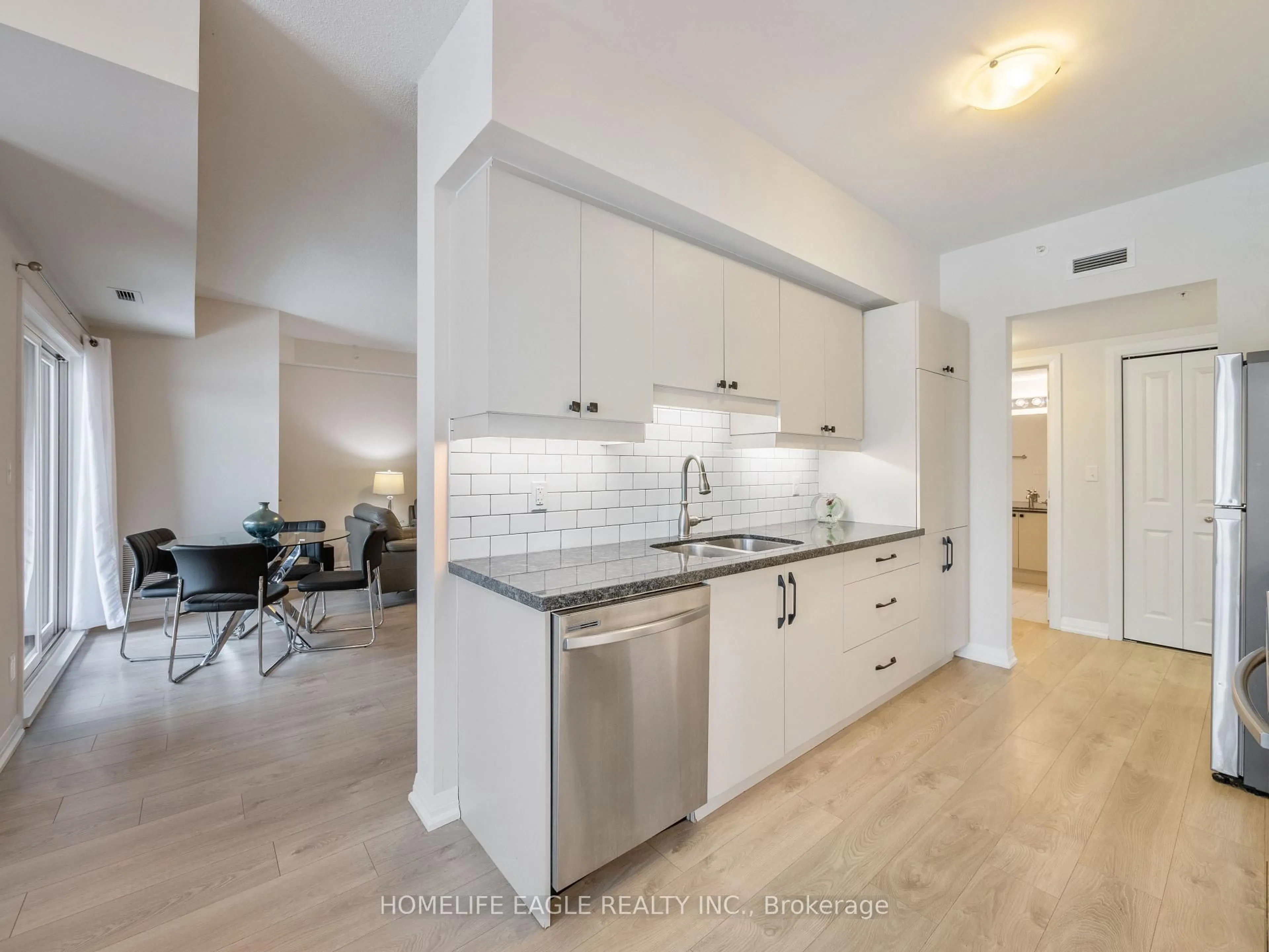 Open concept kitchen, ceramic/tile floor for 20 Koda St #211, Barrie Ontario L9J 0J7