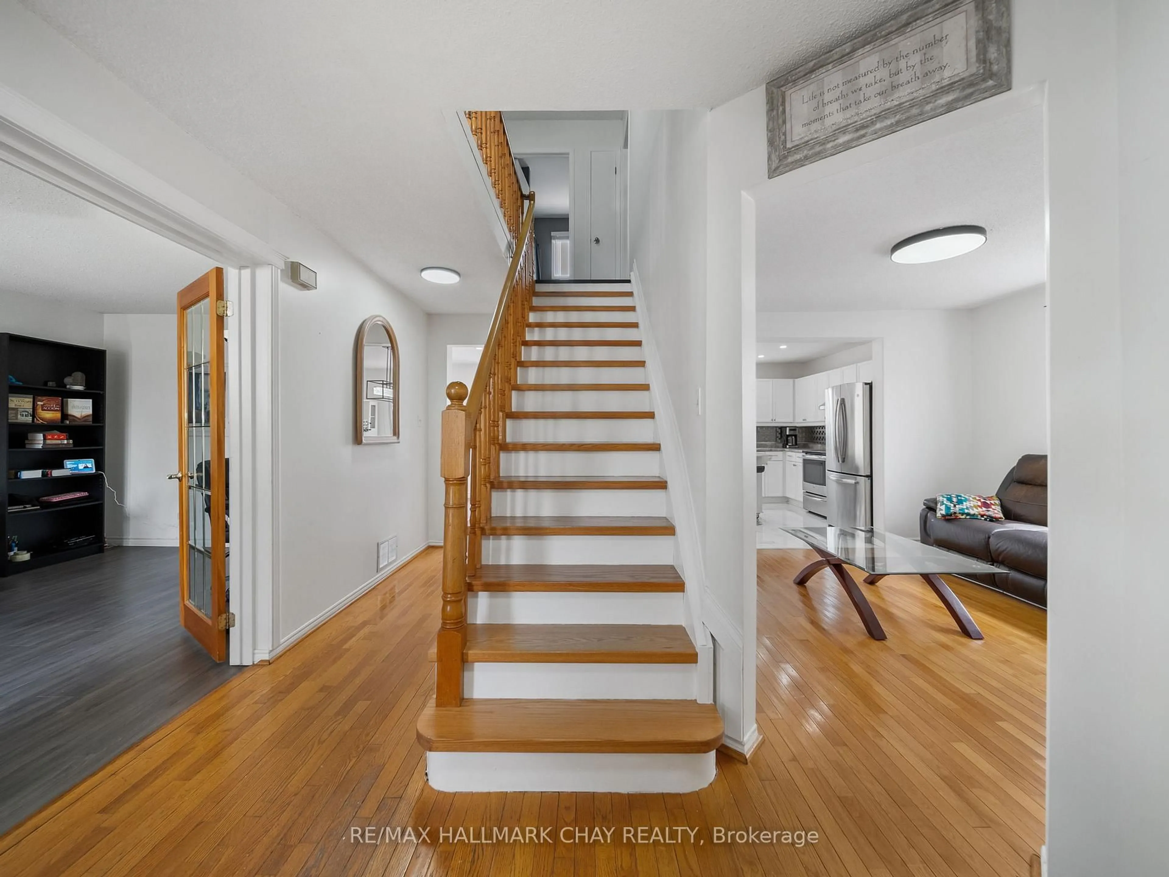 Unknown for 51 SHAKESPEARE Cres, Barrie Ontario L4N 6C1