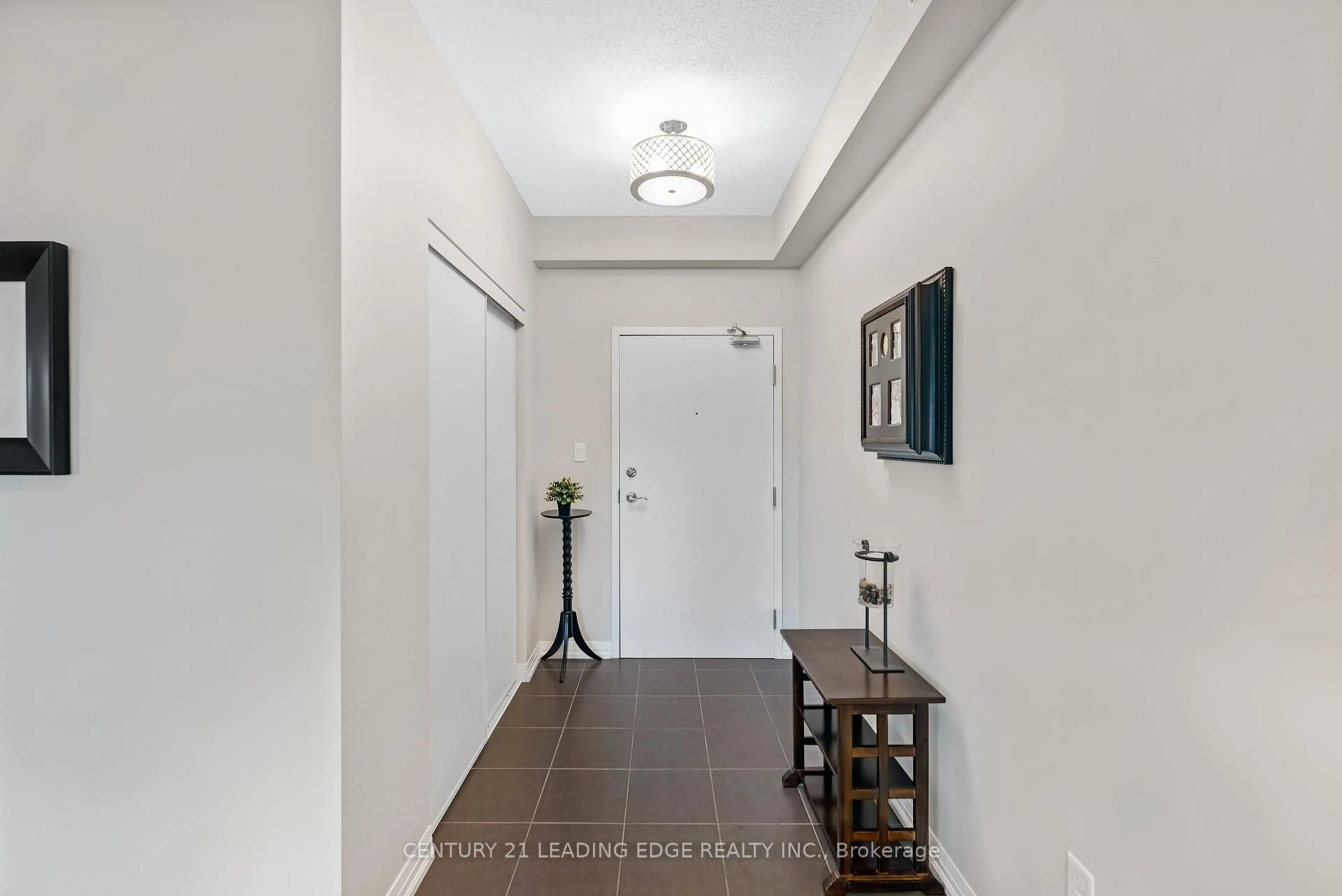 Indoor entryway for 306 Essa Rd #614, Barrie Ontario L9J 0H5