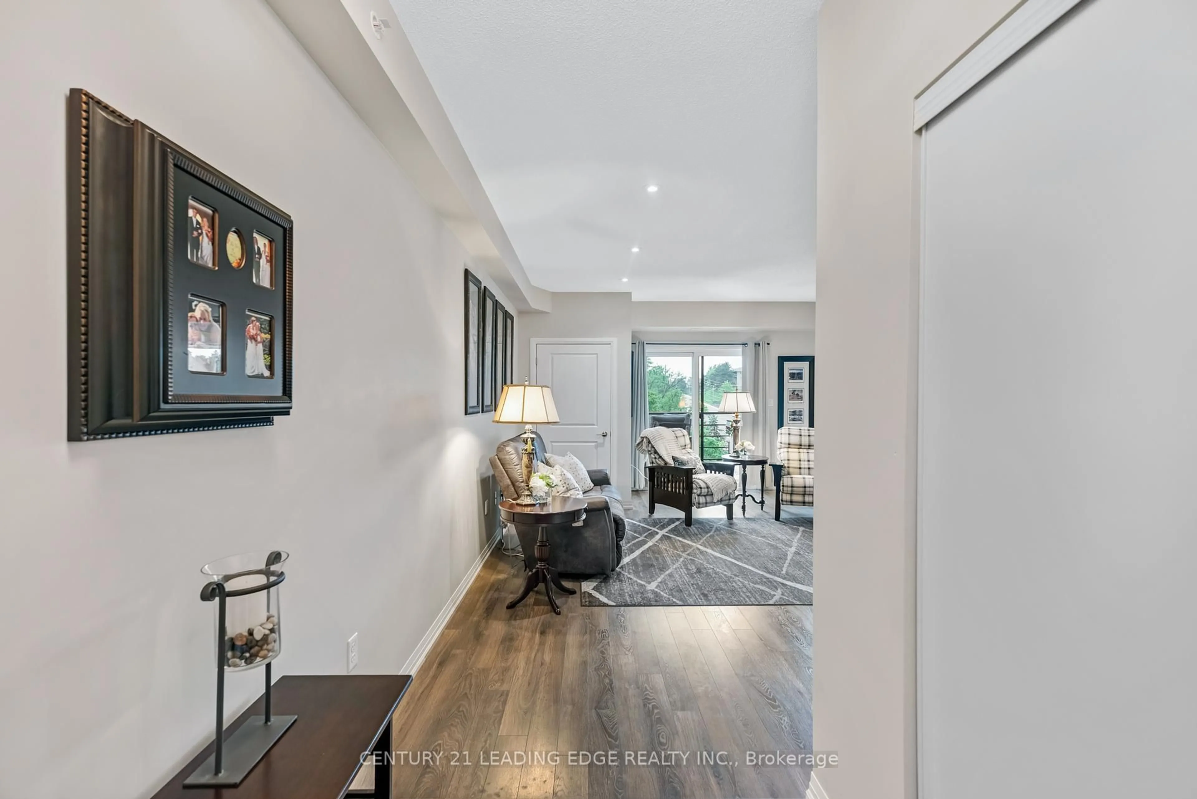Indoor entryway for 306 Essa Rd #614, Barrie Ontario L9J 0H5