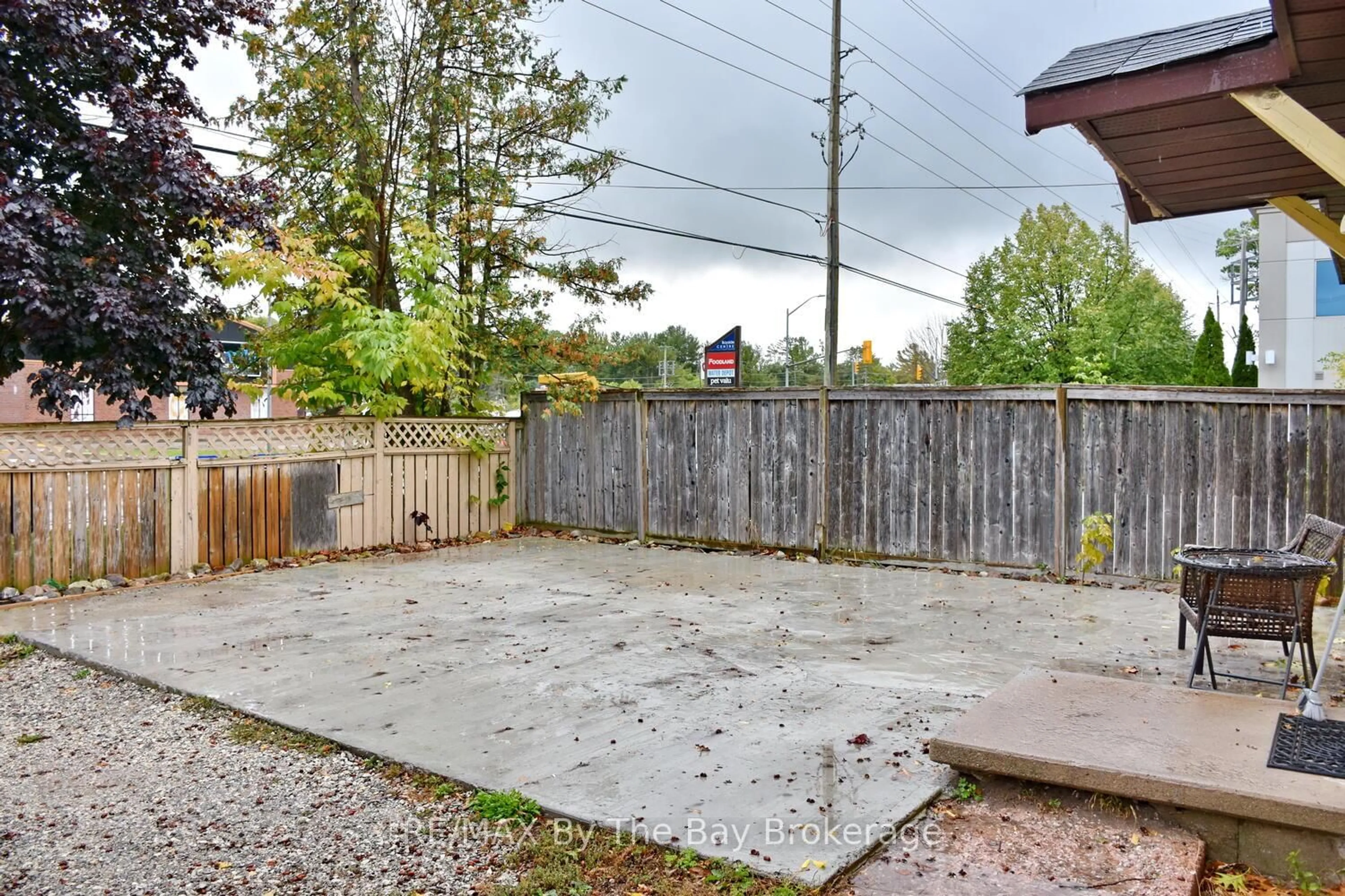 Patio, street for 678 RIVER Rd, Wasaga Beach Ontario L9Z 2P1