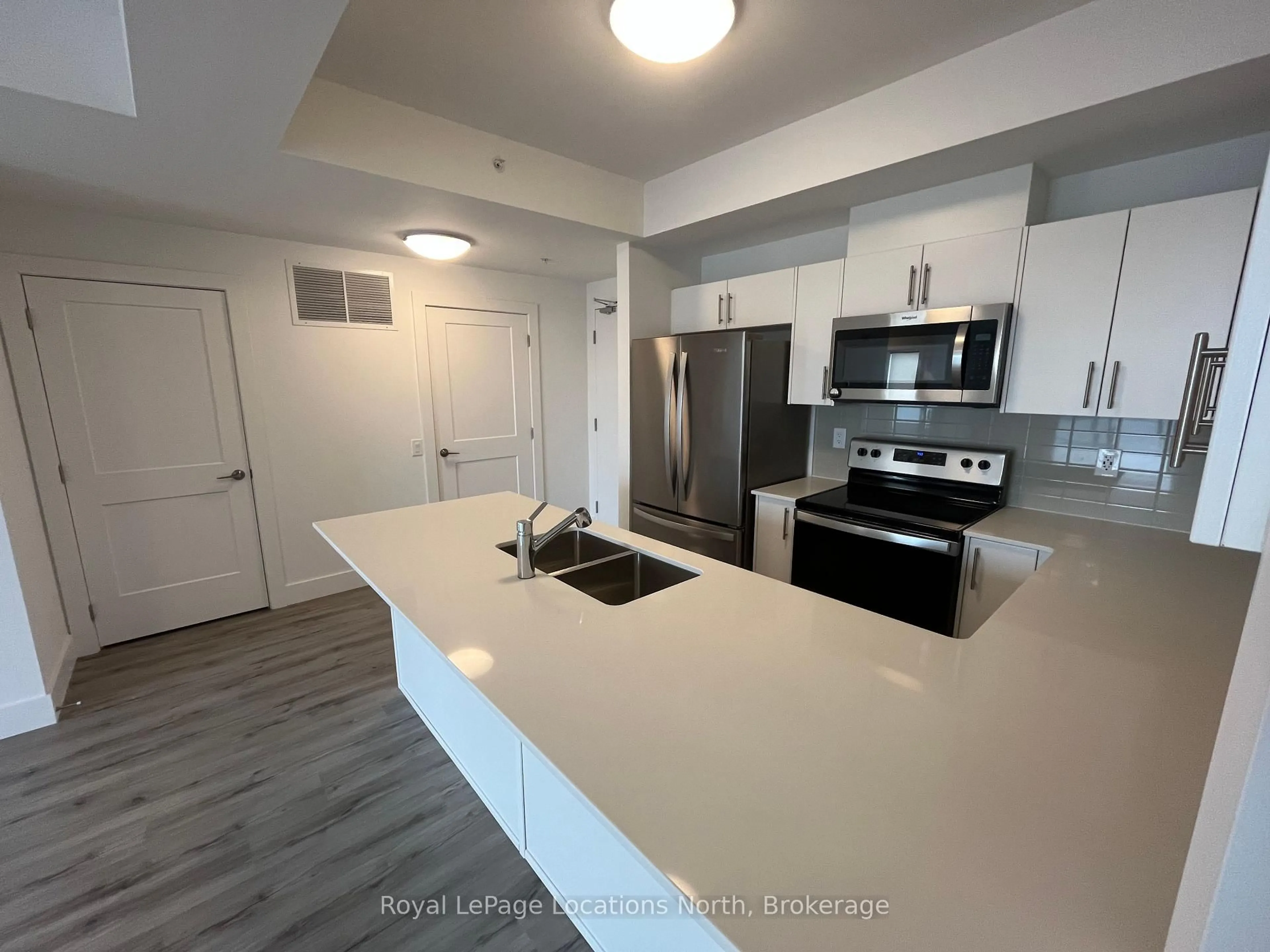 Open concept kitchen, unknown for 4 Kimberly Lane #309, Collingwood Ontario L9Y 5B4