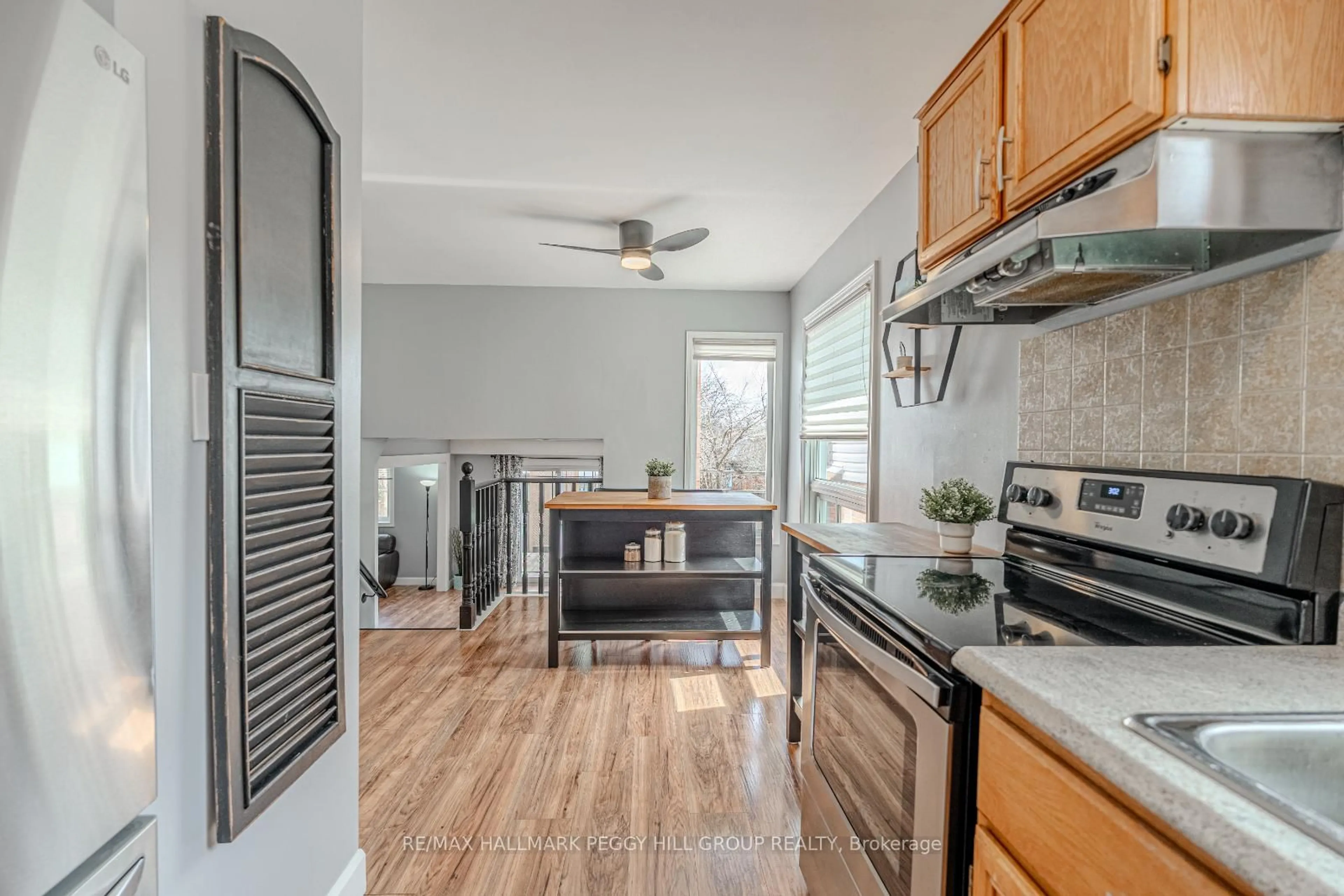 Open concept kitchen, unknown for 40 Grasett Cres, Barrie Ontario L4N 6Z6