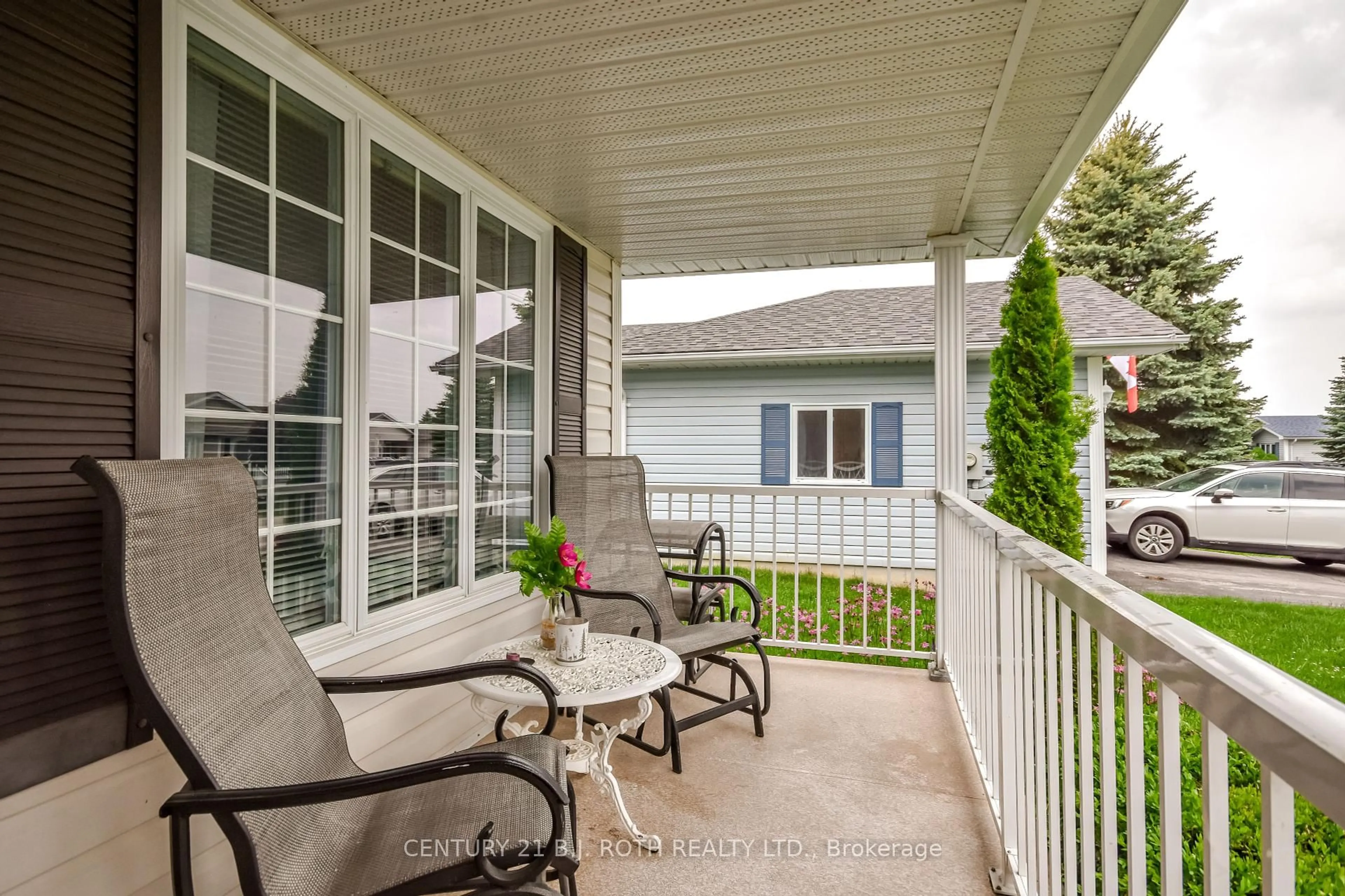 Patio, street for 97 Pennsylvania Ave, Wasaga Beach Ontario L9Z 3A6