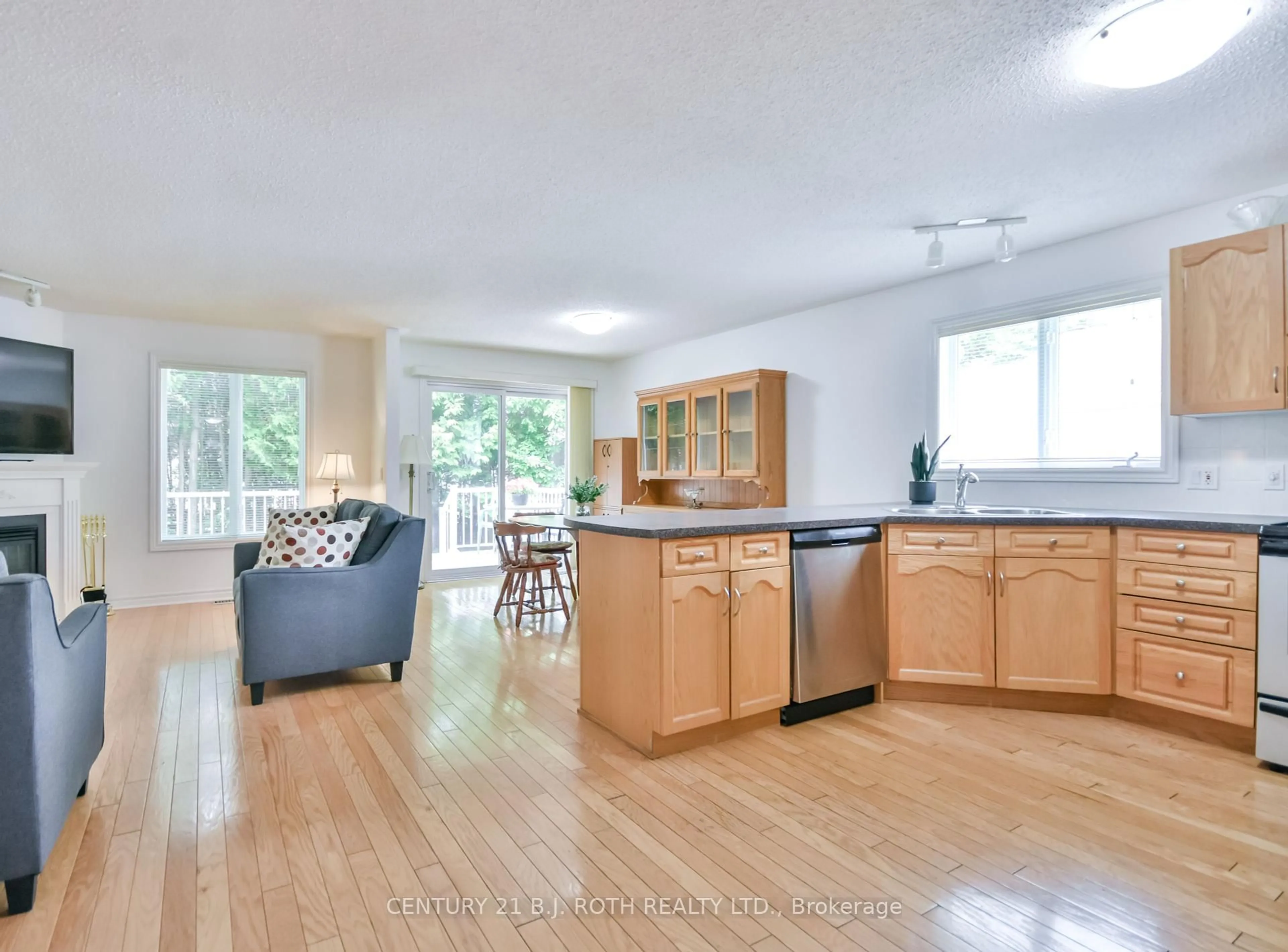 Open concept kitchen, wood/laminate floor for 97 Pennsylvania Ave, Wasaga Beach Ontario L9Z 3A6