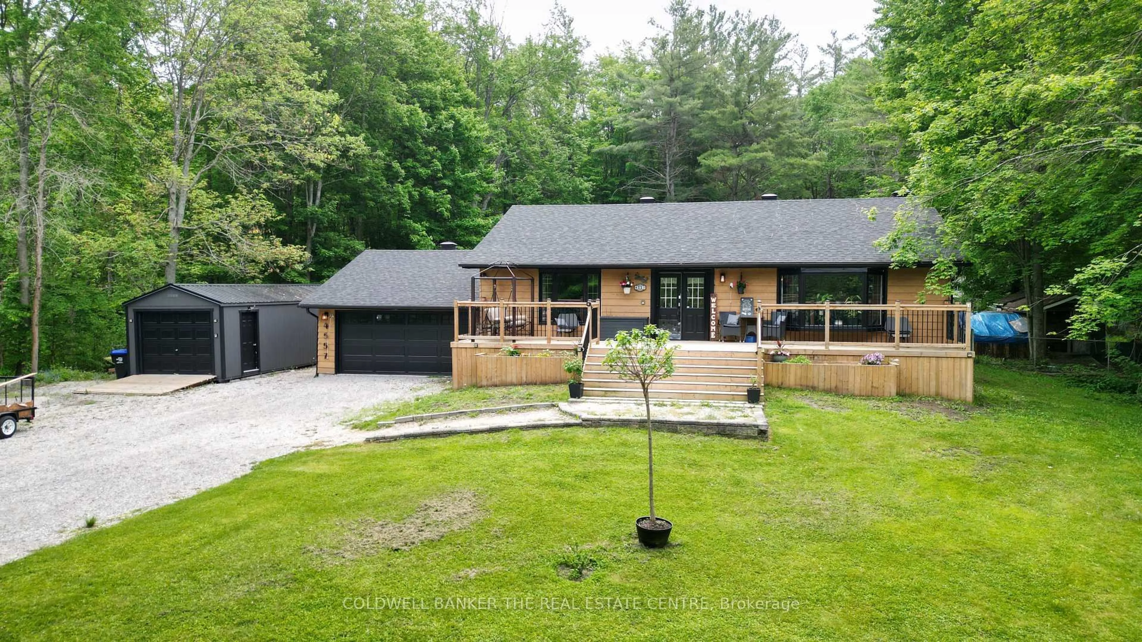 A pic from outside/outdoor area/front of a property/back of a property/a pic from drone, unknown for 4557 Trent Tr, Severn Ontario L0K 2B0