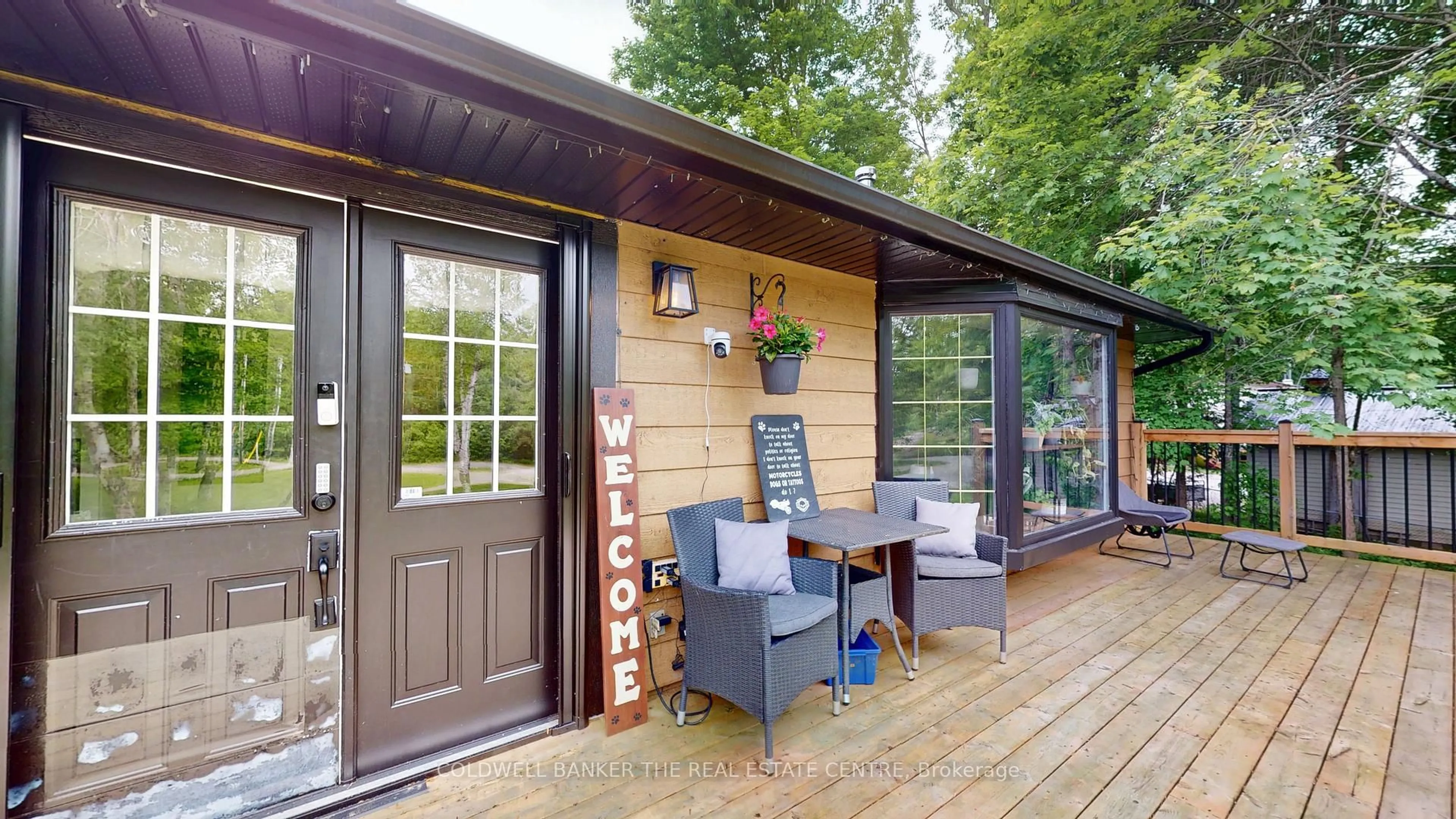 Patio, street for 4557 Trent Tr, Severn Ontario L0K 2B0