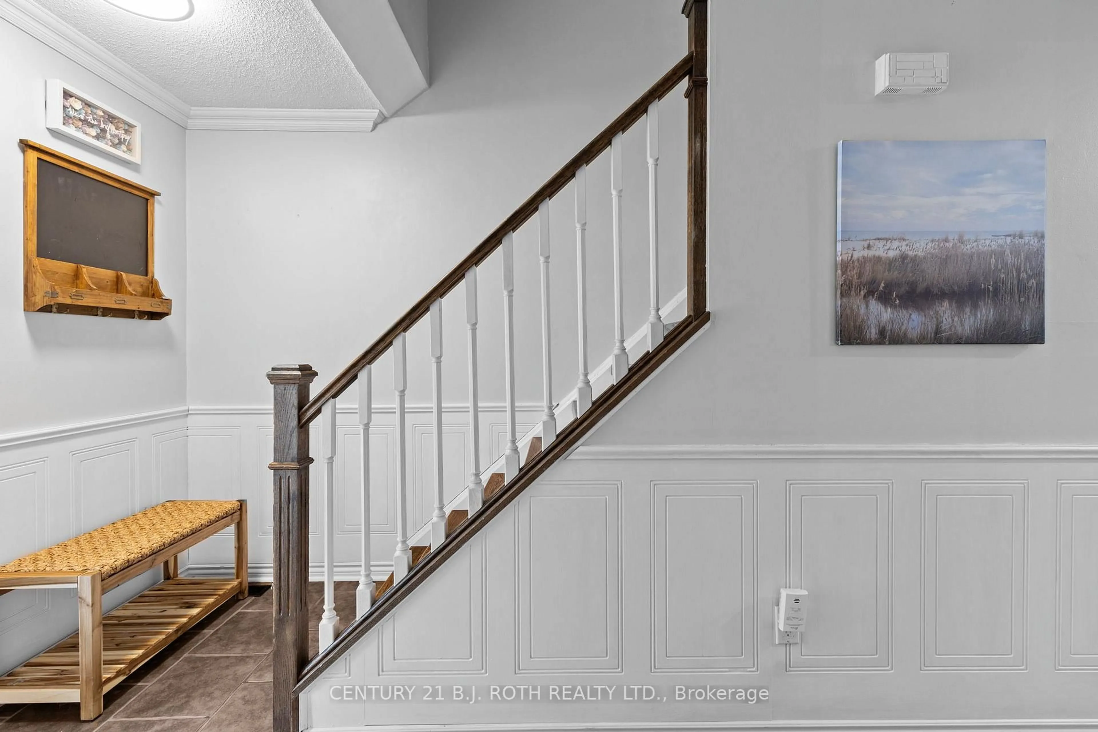 Unknown for 215 CUNDLES Rd, Barrie Ontario L4N 4Y2