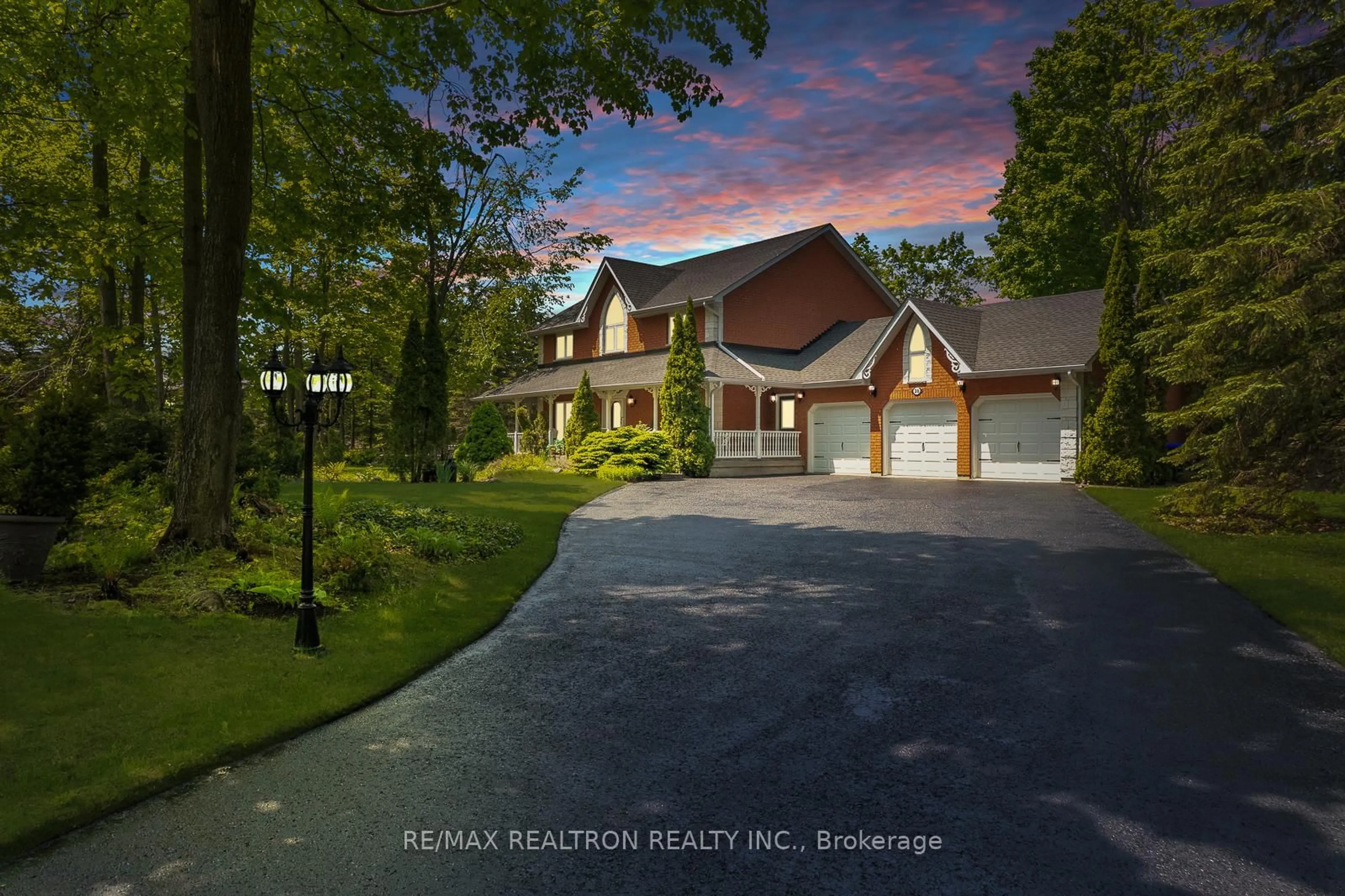 A pic from outside/outdoor area/front of a property/back of a property/a pic from drone, water/lake/river/ocean view for 20 Green Mountain Crt, Oro-Medonte Ontario L0L 2L0