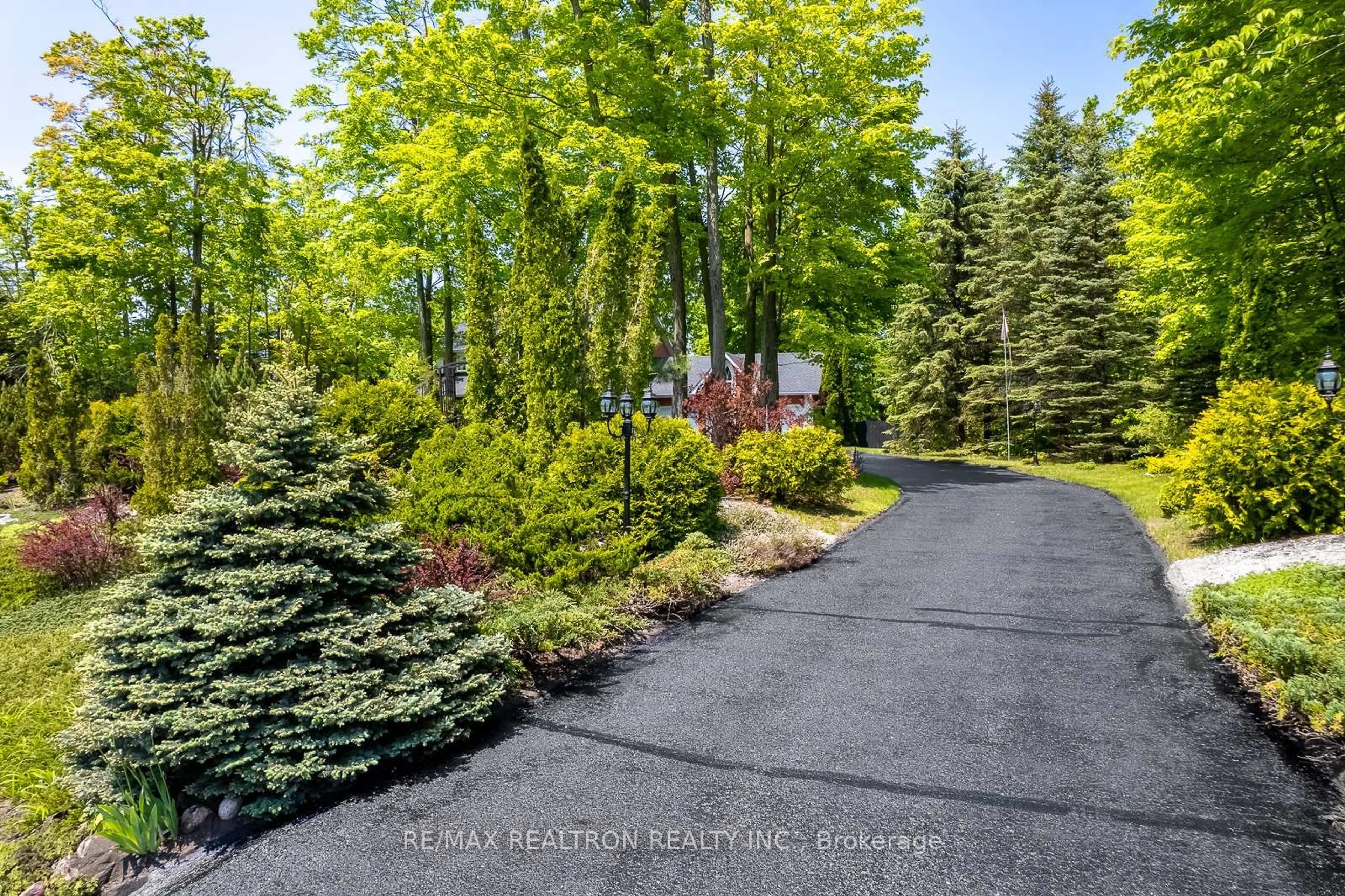 Patio, forest/trees view for 20 Green Mountain Crt, Oro-Medonte Ontario L0L 2L0