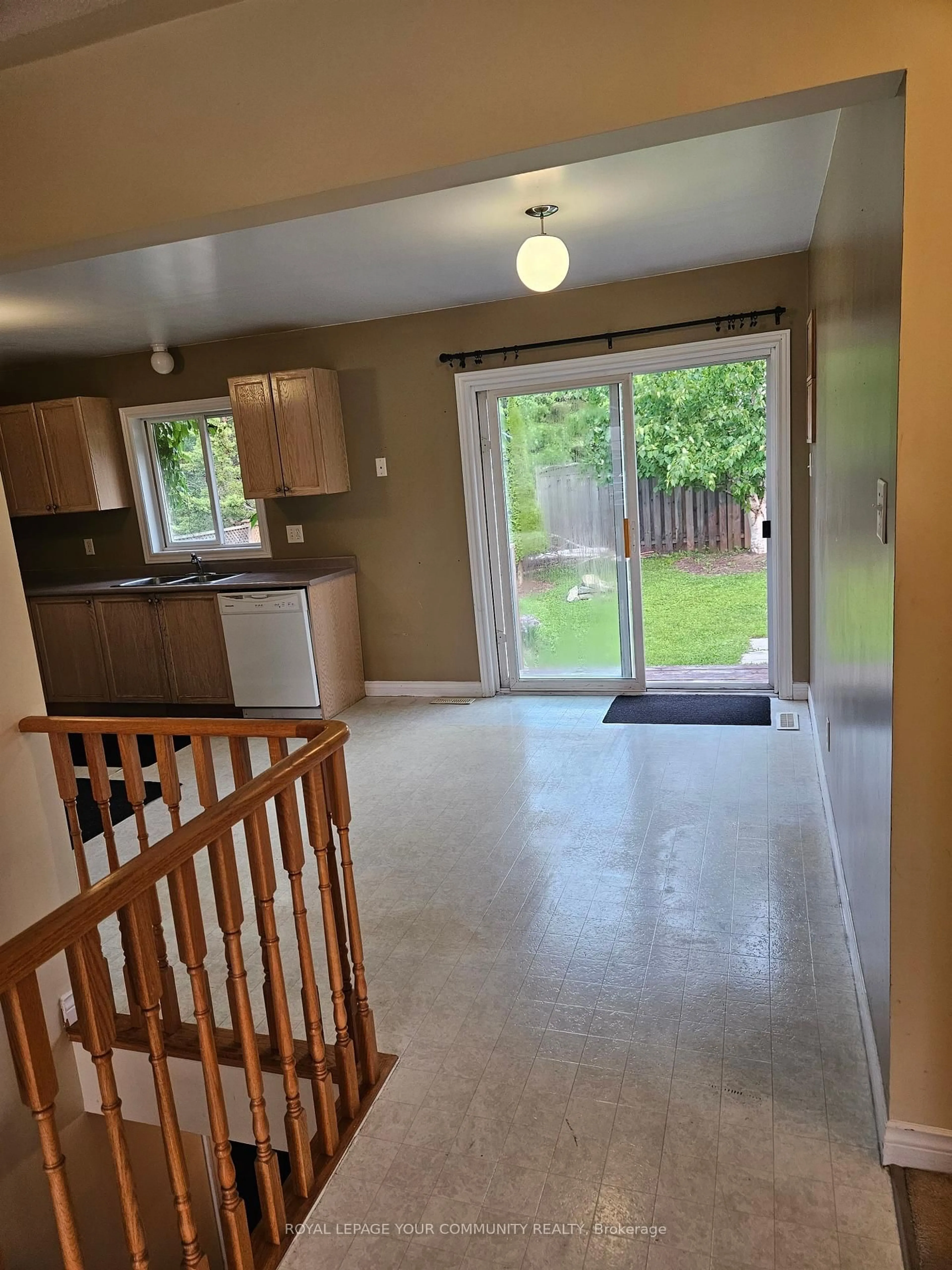 A pic of a room for 223 Livingstone St, Barrie Ontario L4M 6N5