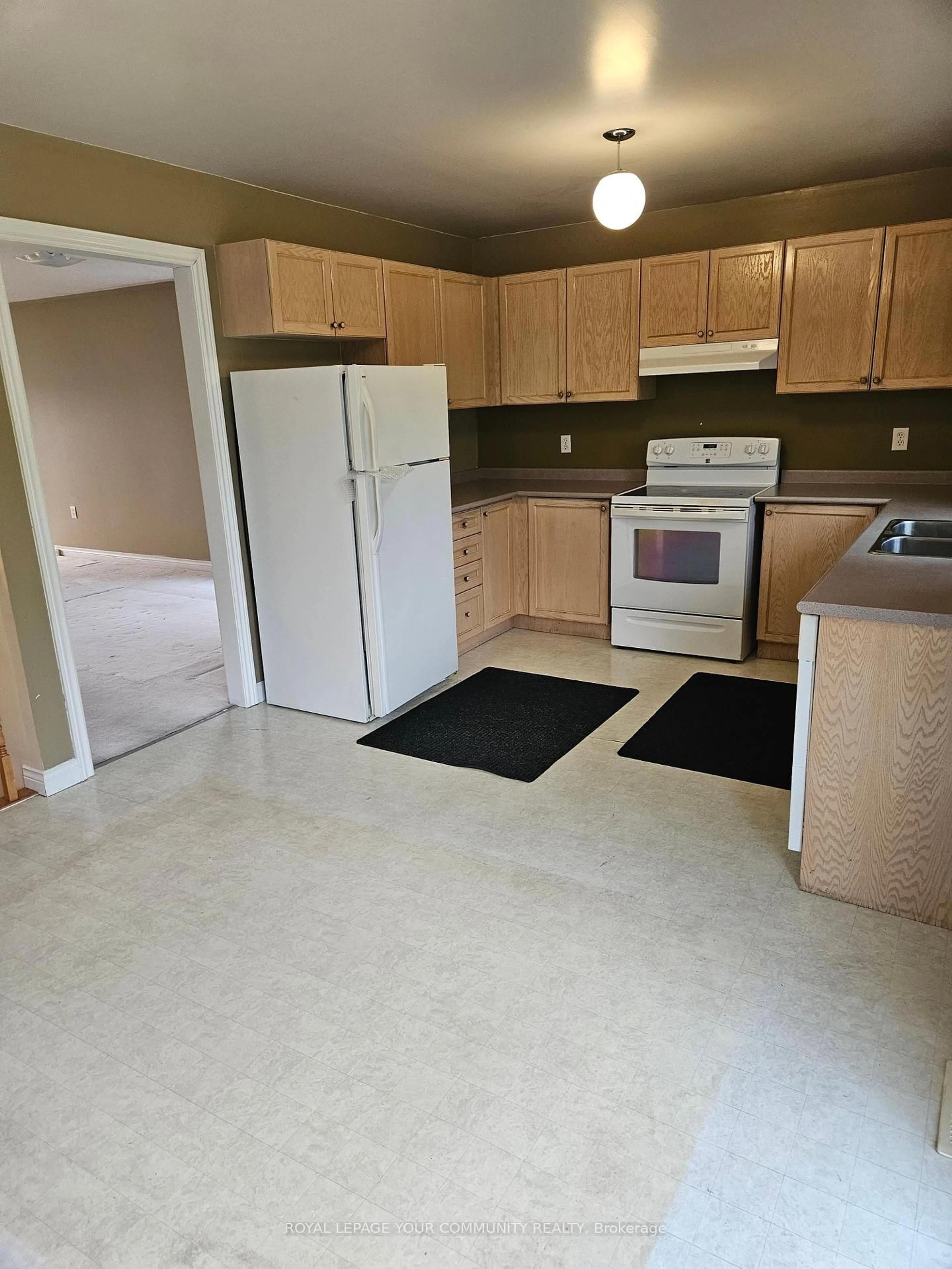 Standard kitchen, unknown for 223 Livingstone St, Barrie Ontario L4M 6N5