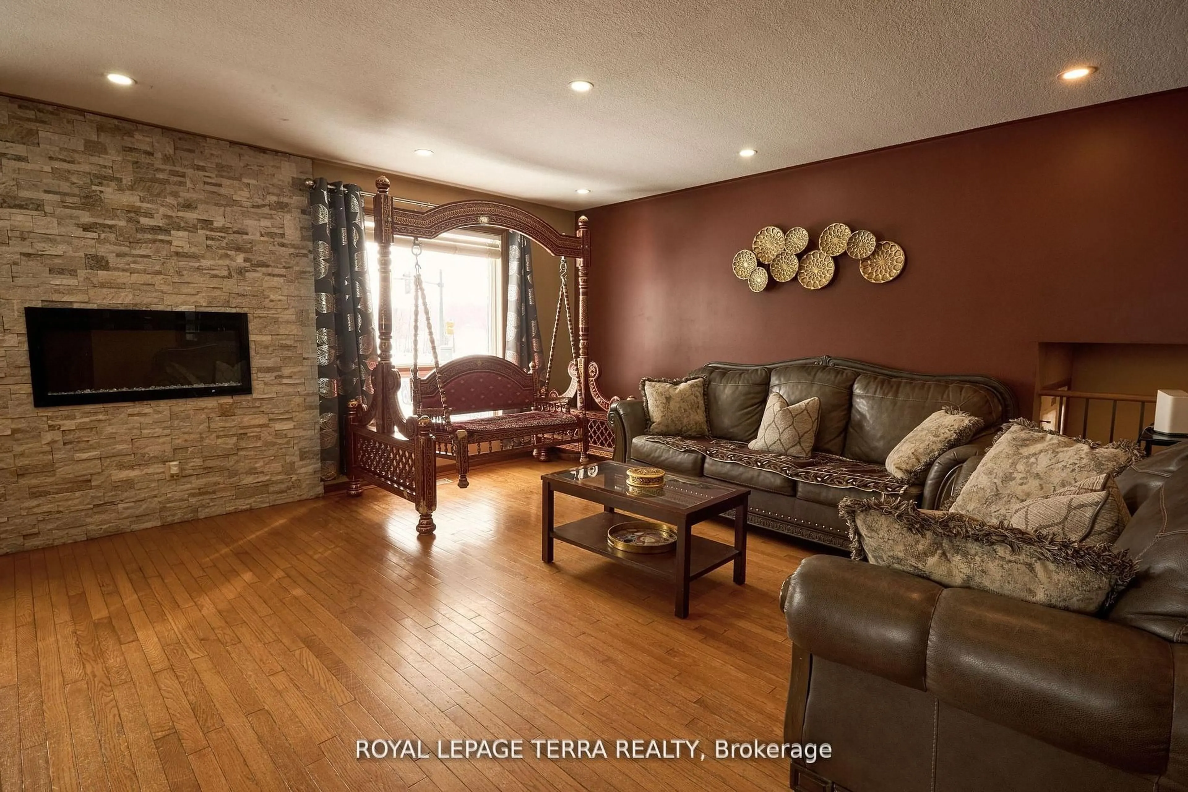 Living room with furniture, unknown for 326 Little Ave, Barrie Ontario L4N 2Z6