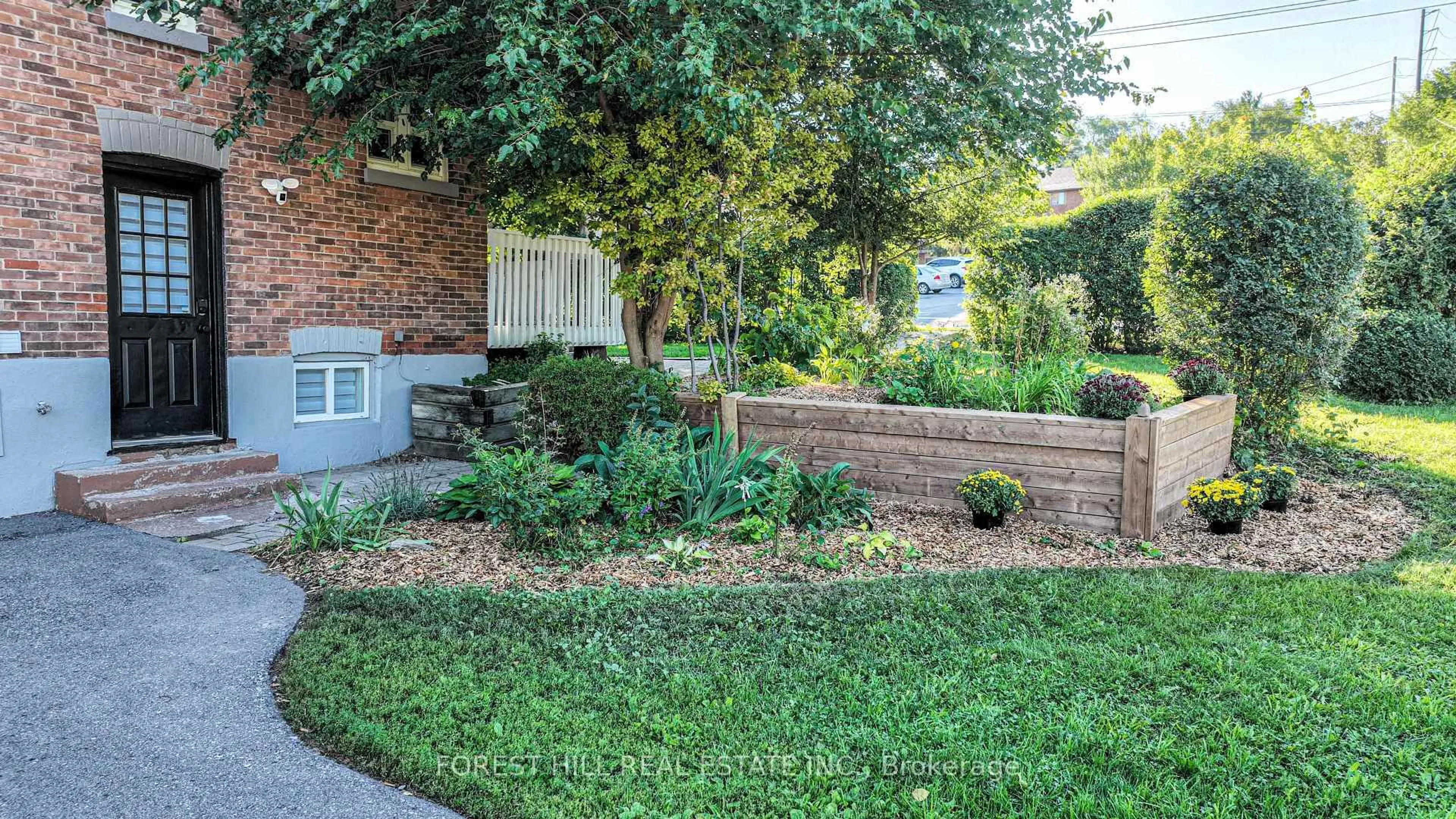 Home with brick exterior material, street for 24 Penetang St, Barrie Ontario L4M 1V6