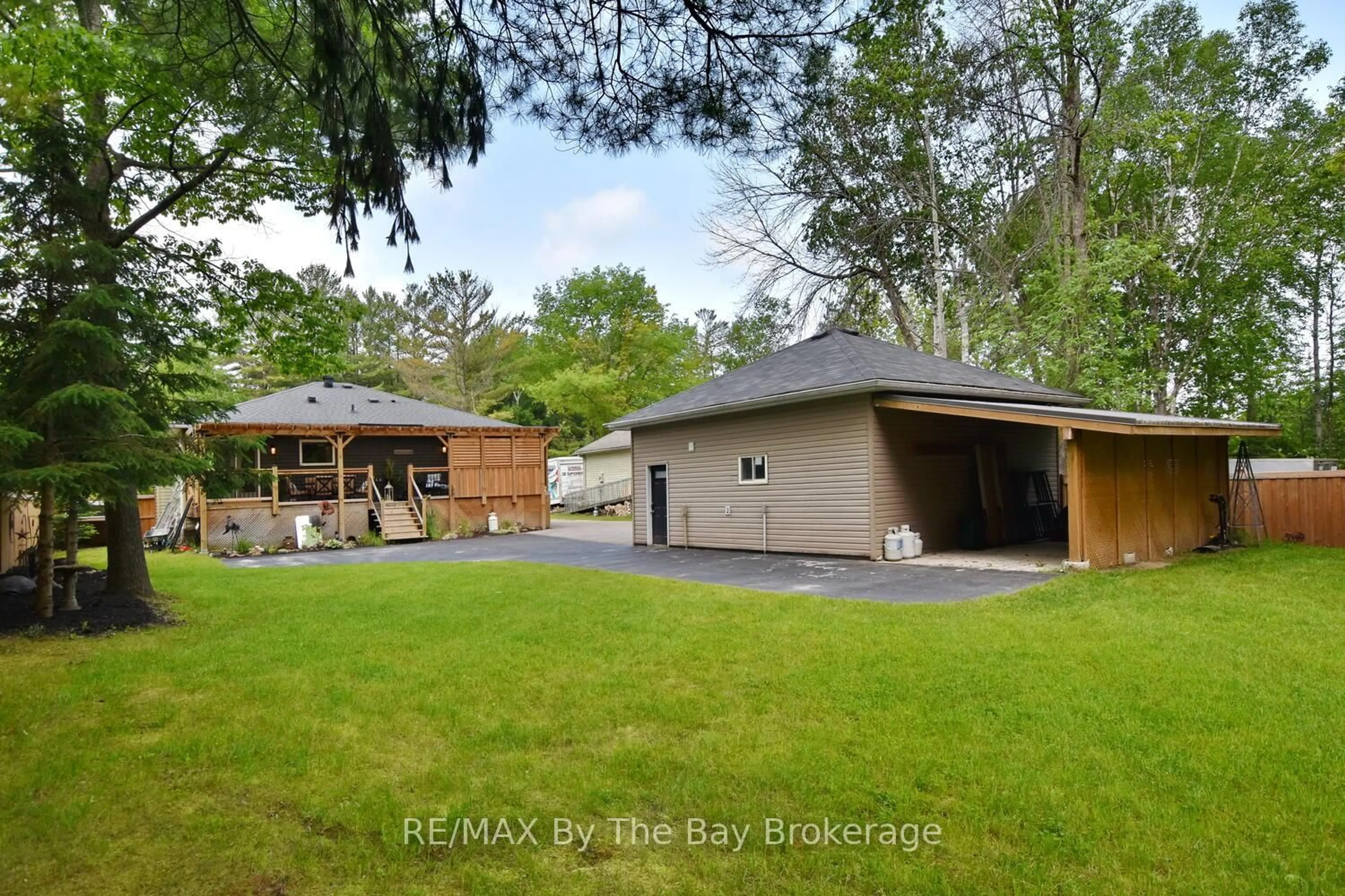 Home with brick exterior material, street for 75 40th St, Wasaga Beach Ontario L9Z 1Z9