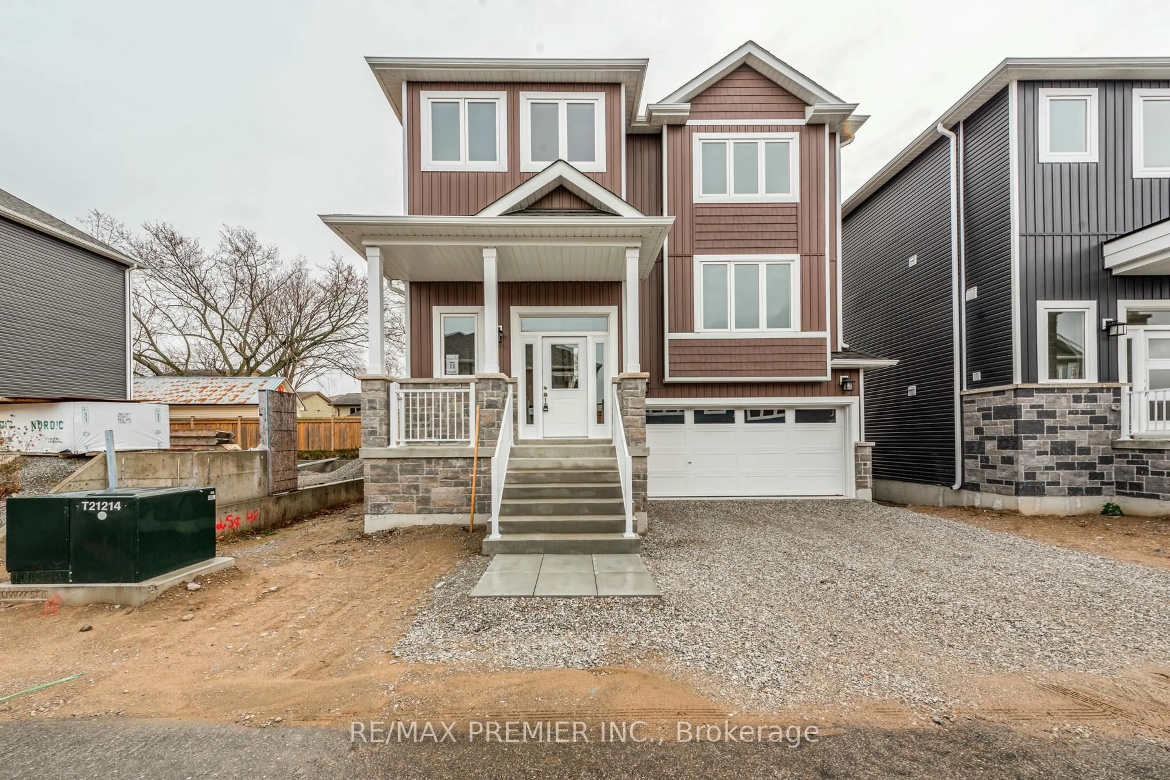 Home with vinyl exterior material, street for 5 Hampton Lane, Barrie Ontario L4N 6H2