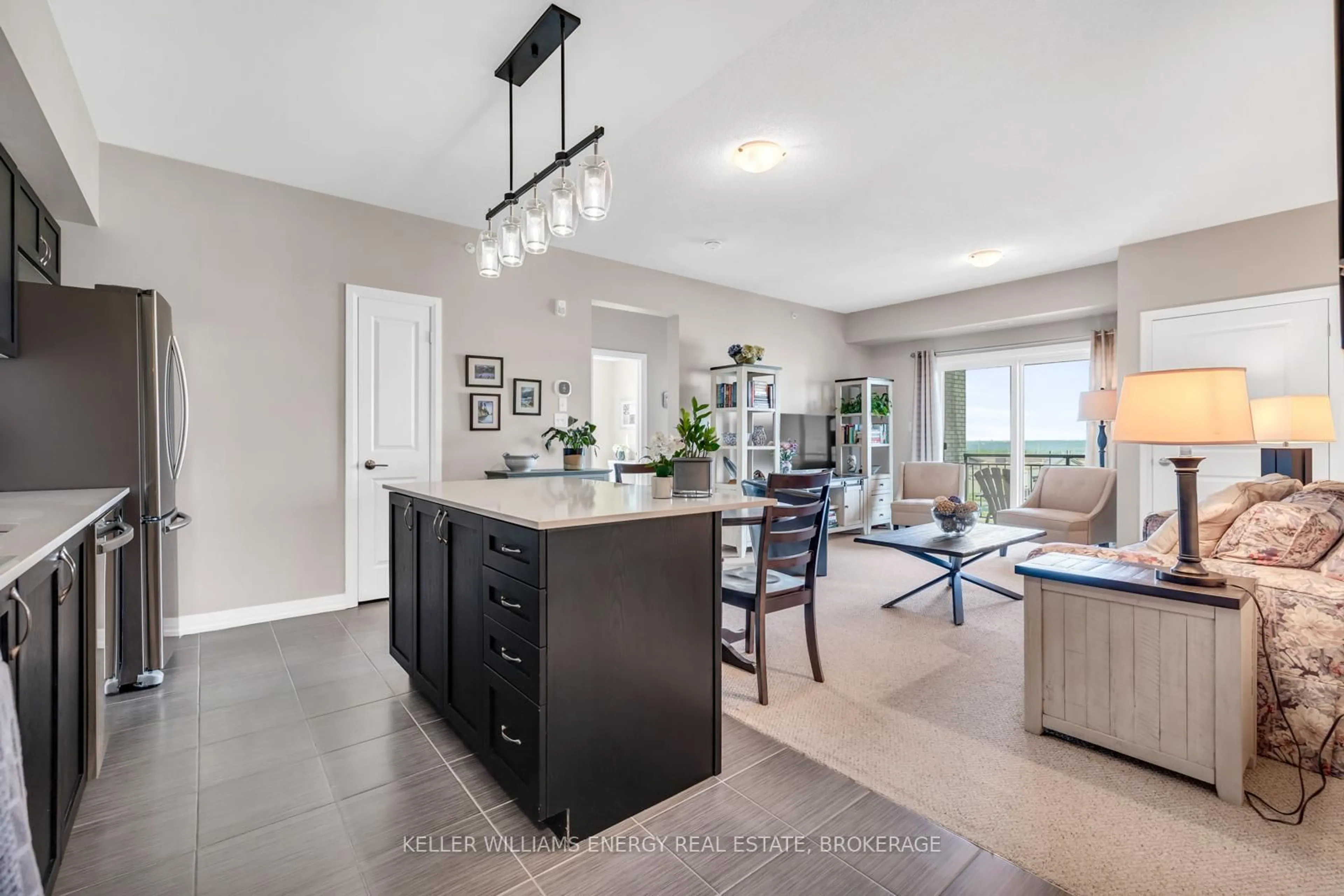 Open concept kitchen, ceramic/tile floor for 299 Cundles Rd #309, Barrie Ontario L4M 0K9