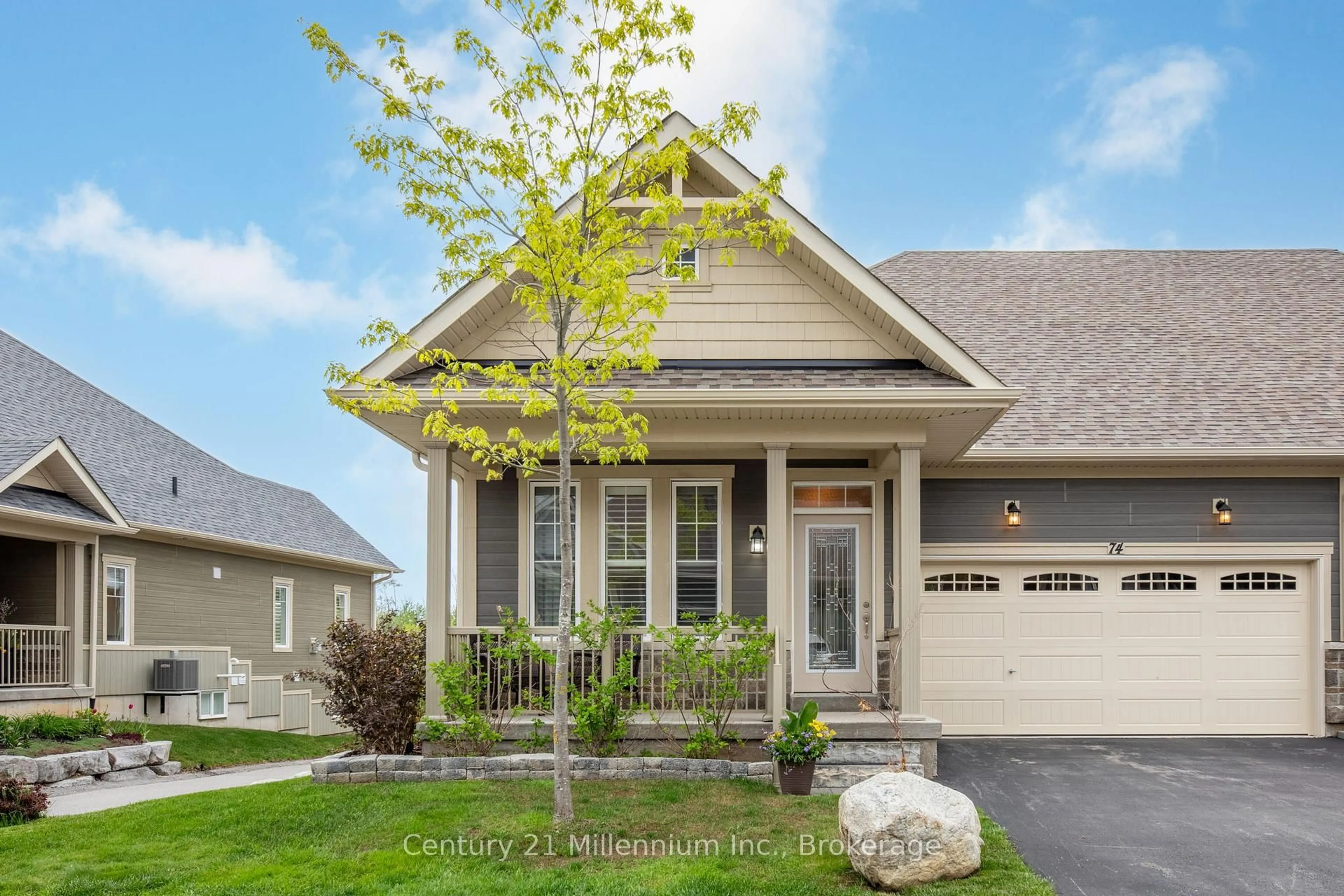 Home with vinyl exterior material, street for 74 Kari Cres, Collingwood Ontario L9Y 0Z7
