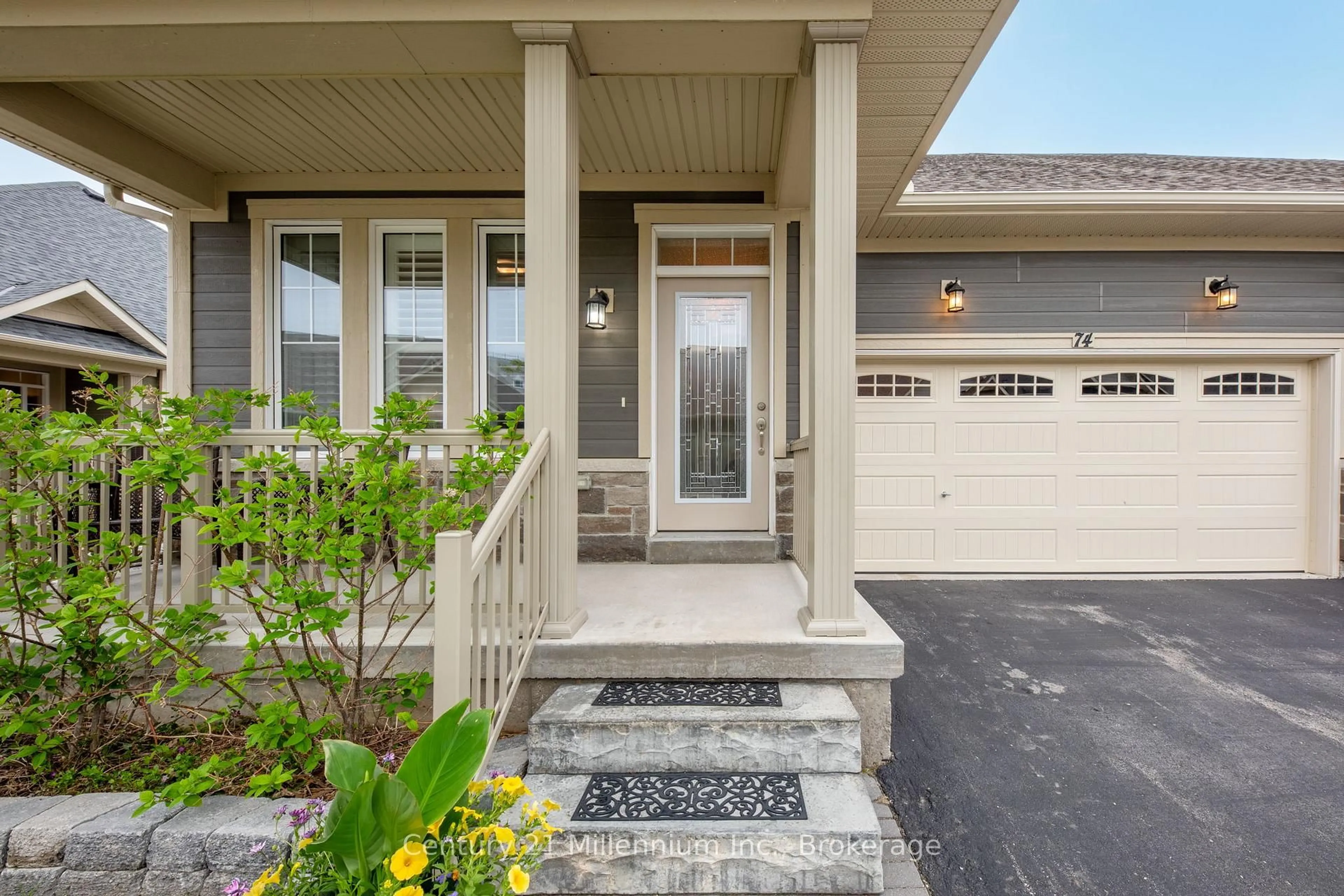Indoor entryway for 74 Kari Cres, Collingwood Ontario L9Y 0Z7