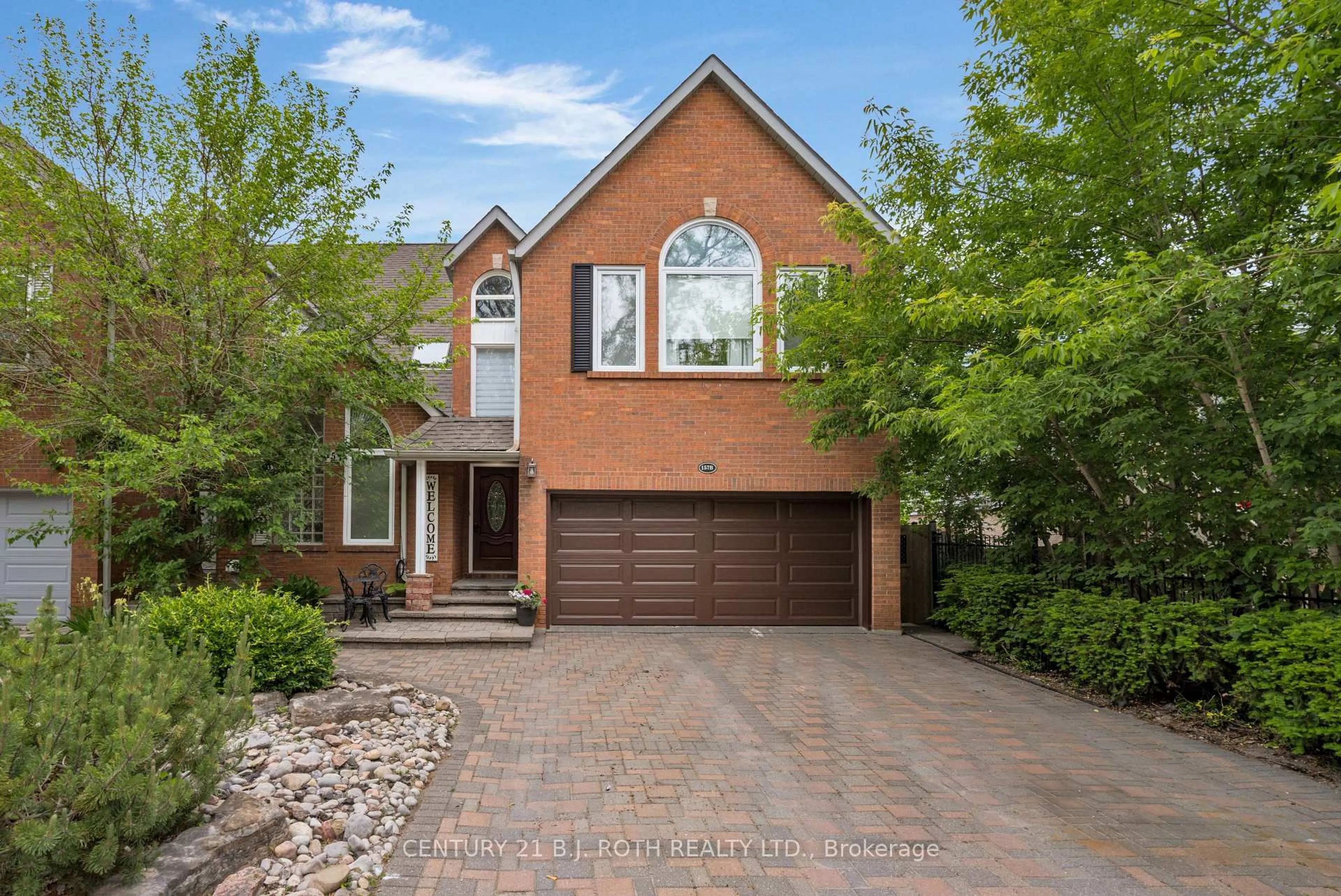 Home with brick exterior material, street for 157B Cumberland St, Barrie Ontario L4N 2P9