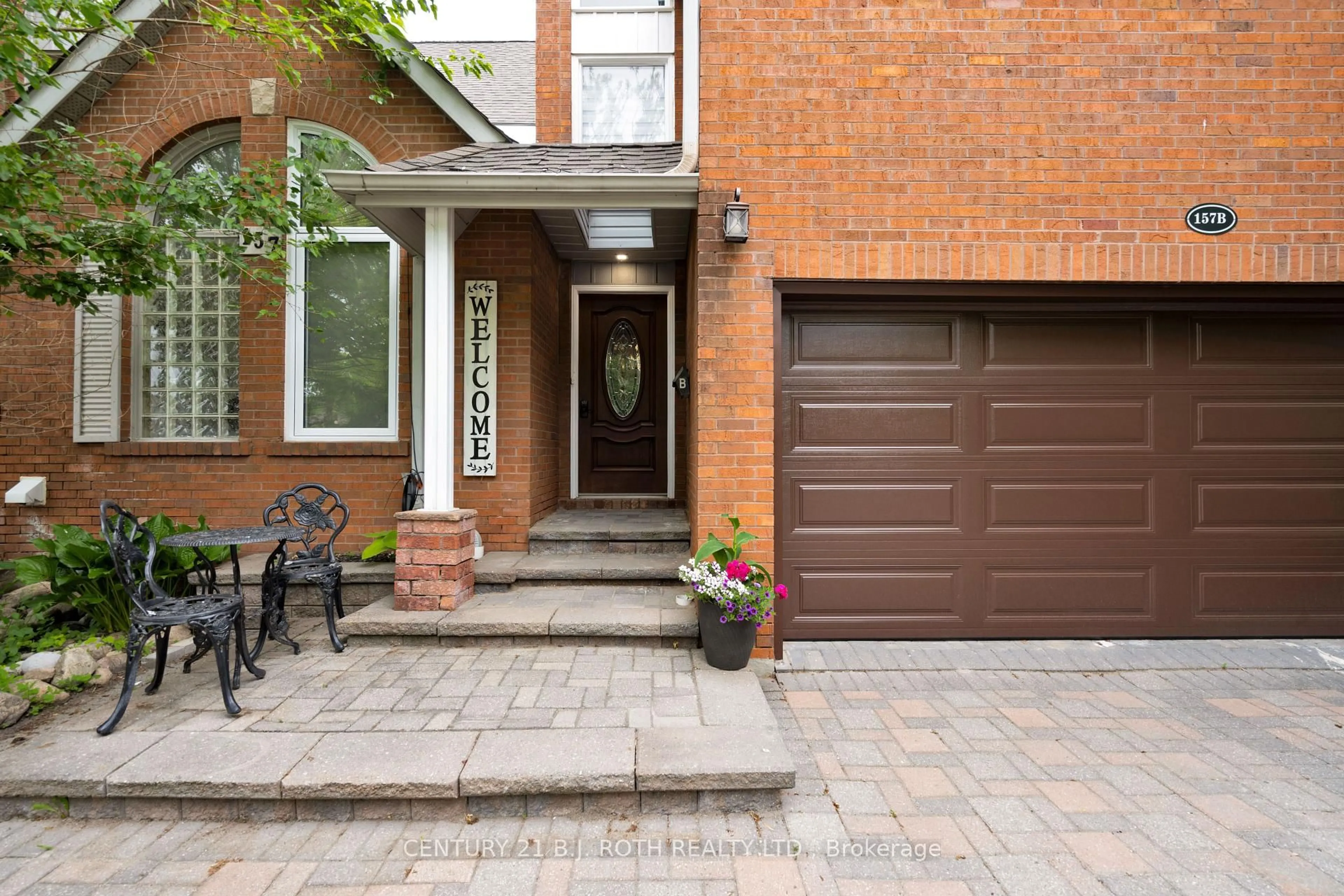 Home with brick exterior material, street for 157B Cumberland St, Barrie Ontario L4N 2P9