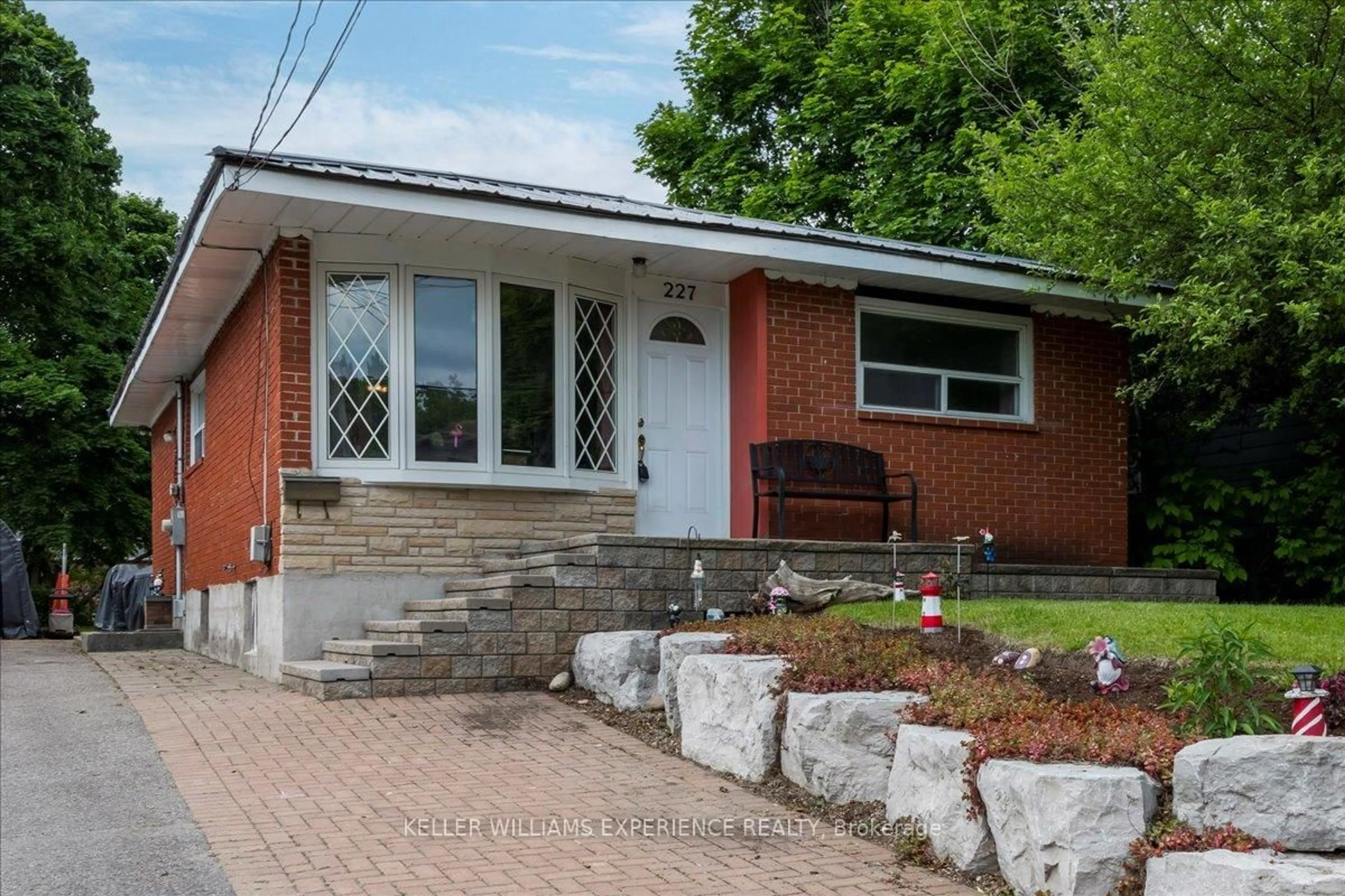 Home with brick exterior material, street for 227 Southview Rd, Barrie Ontario L4N 3X6