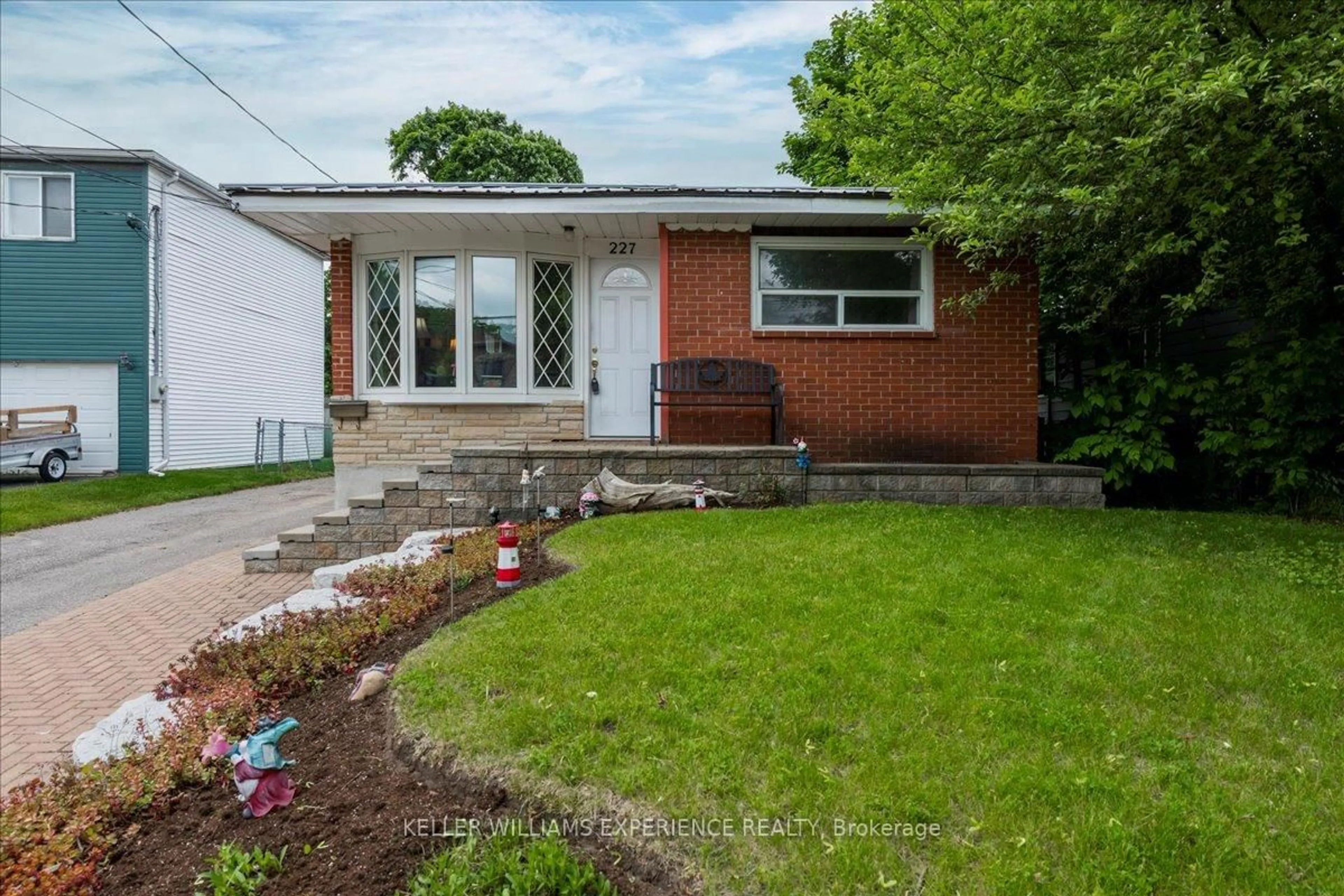 Home with brick exterior material, street for 227 Southview Rd, Barrie Ontario L4N 3X6
