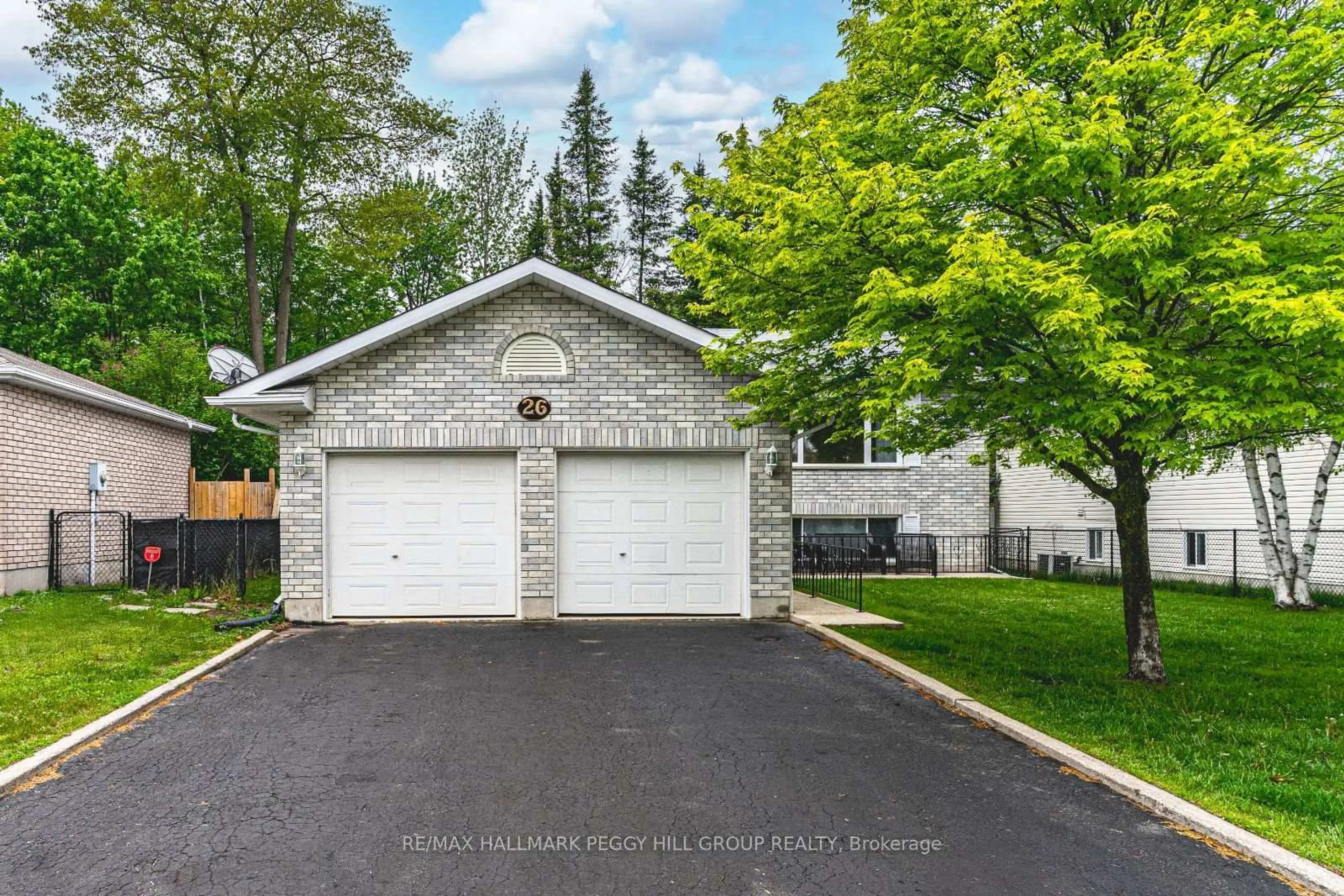 Home with vinyl exterior material, street for 26 Innisbrook Dr, Wasaga Beach Ontario L9Z 1G3