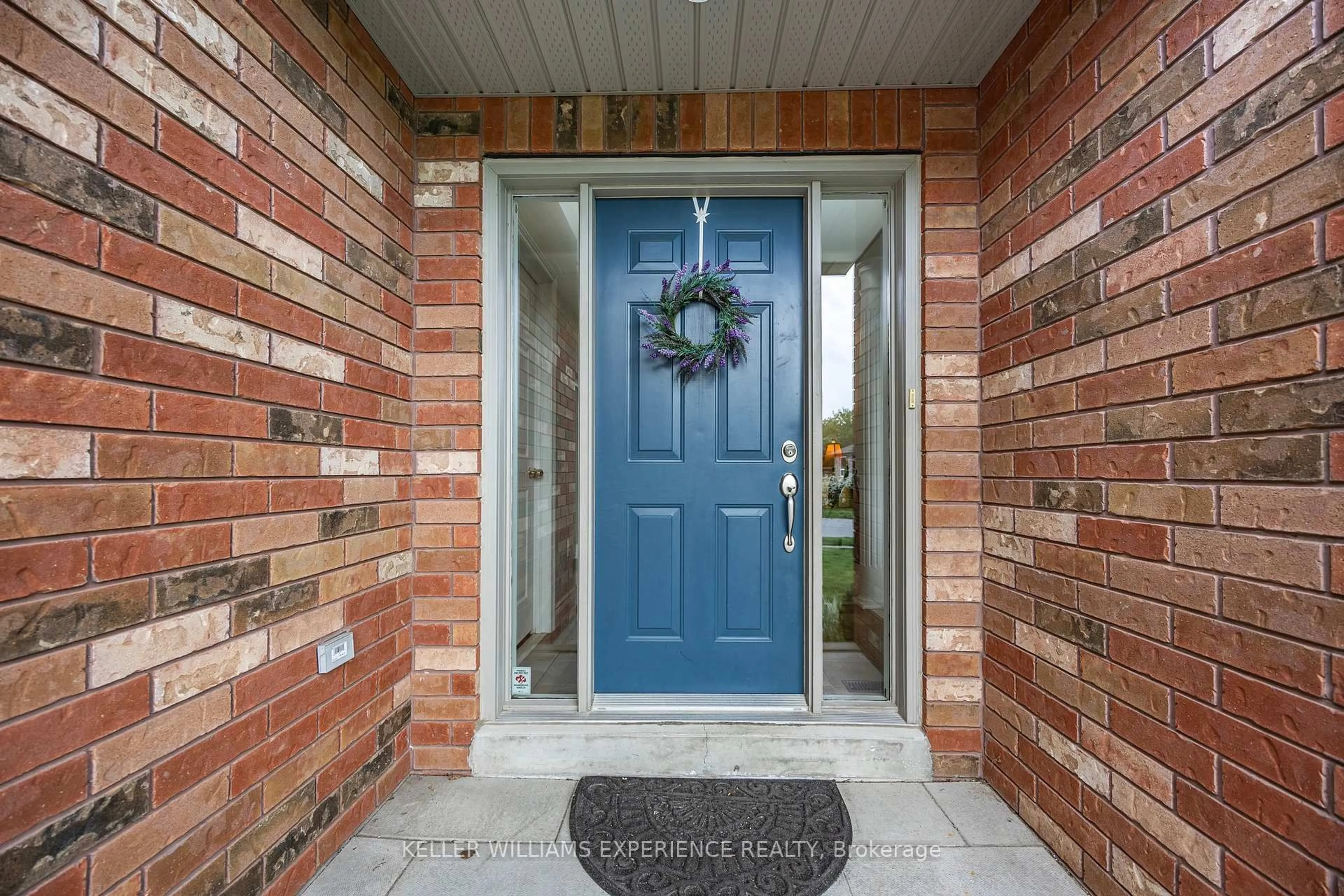 Indoor entryway for 26 Wildflower Crt, Barrie Ontario L4N 4G3