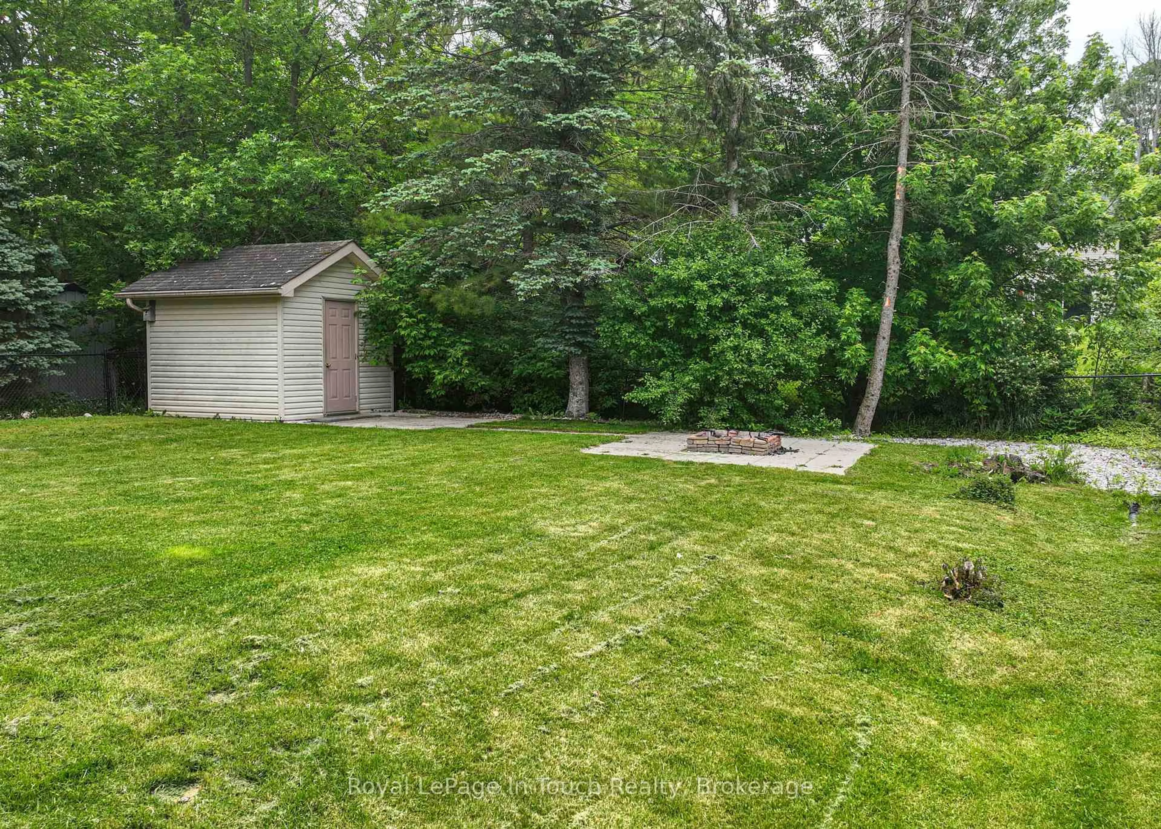 Unknown for 5 Earls Crt, Severn Ontario L0K 1E0