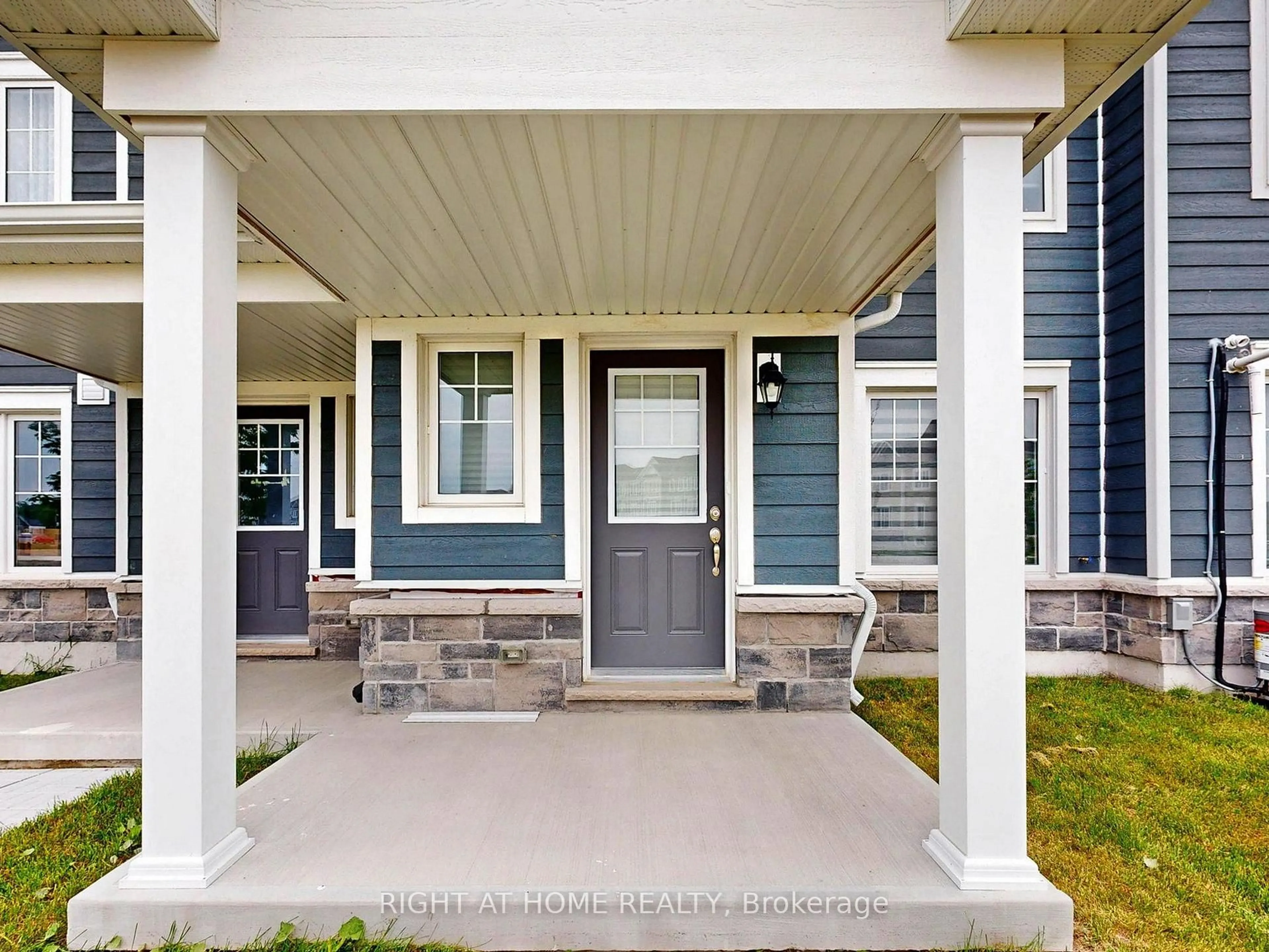 Home with vinyl exterior material, street for 3 Sama Way, Wasaga Beach Ontario L9Z 0K3