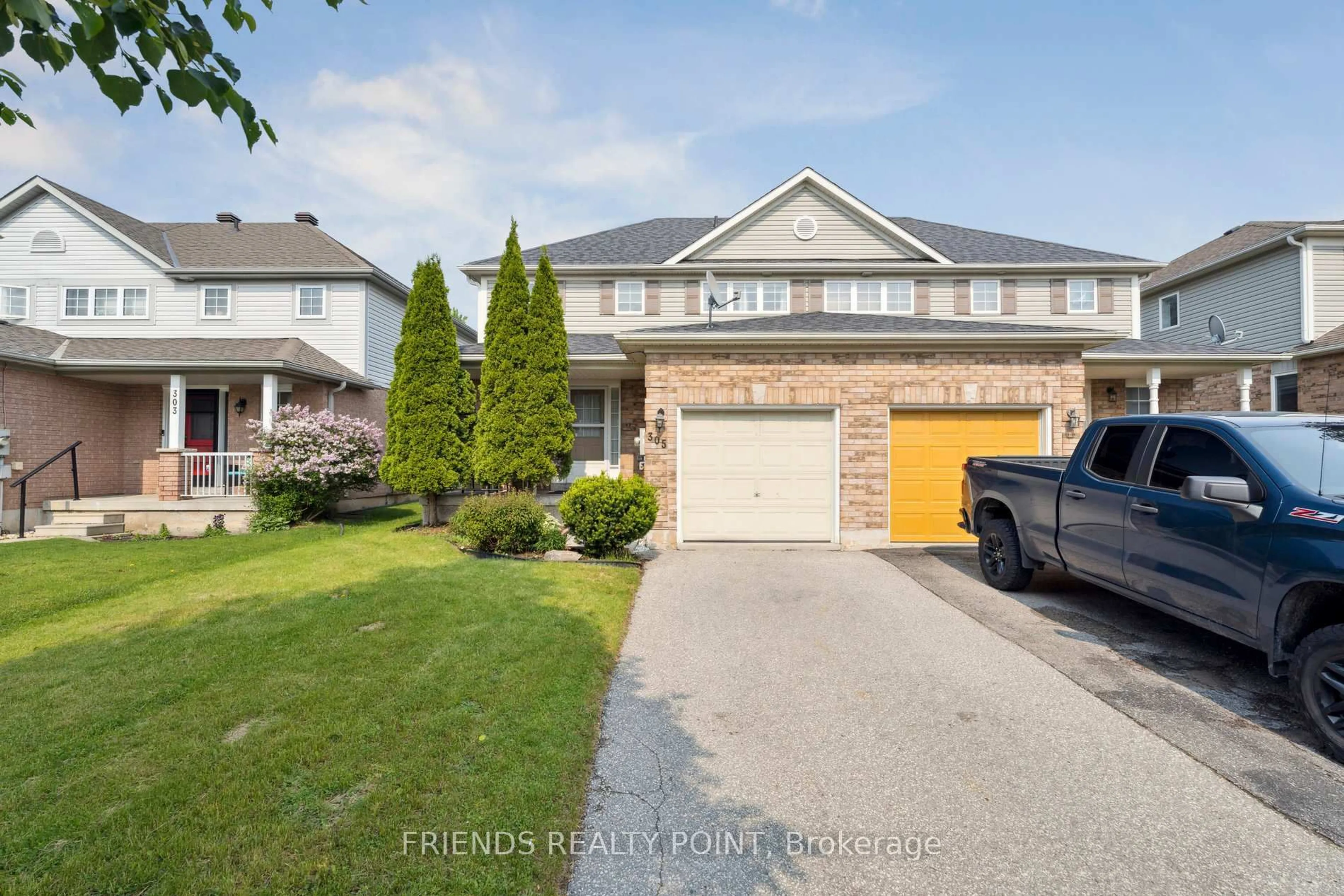 A pic from outside/outdoor area/front of a property/back of a property/a pic from drone, street for 305 Esther Dr, Barrie Ontario L4N 0G2