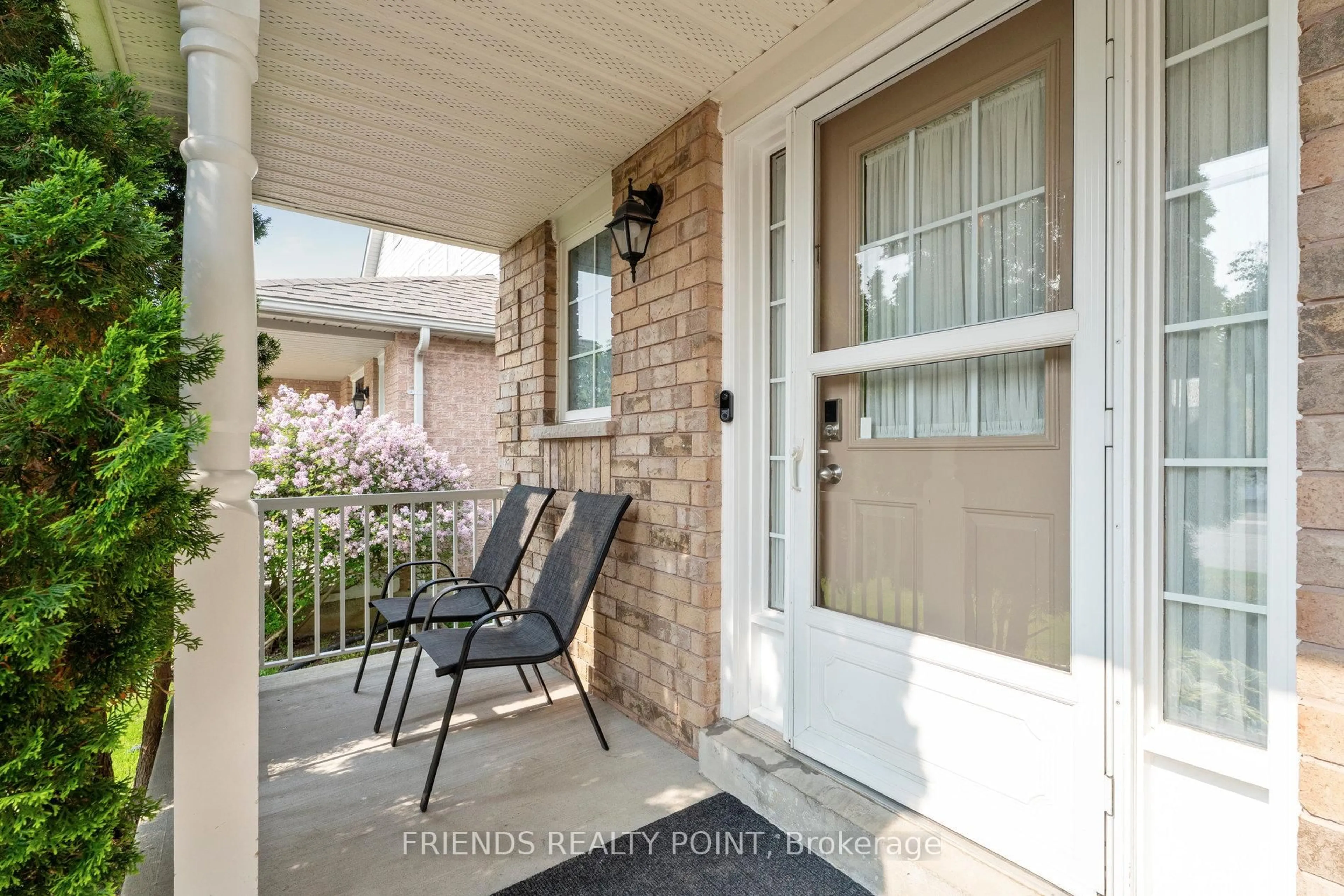 Indoor entryway for 305 Esther Dr, Barrie Ontario L4N 0G2