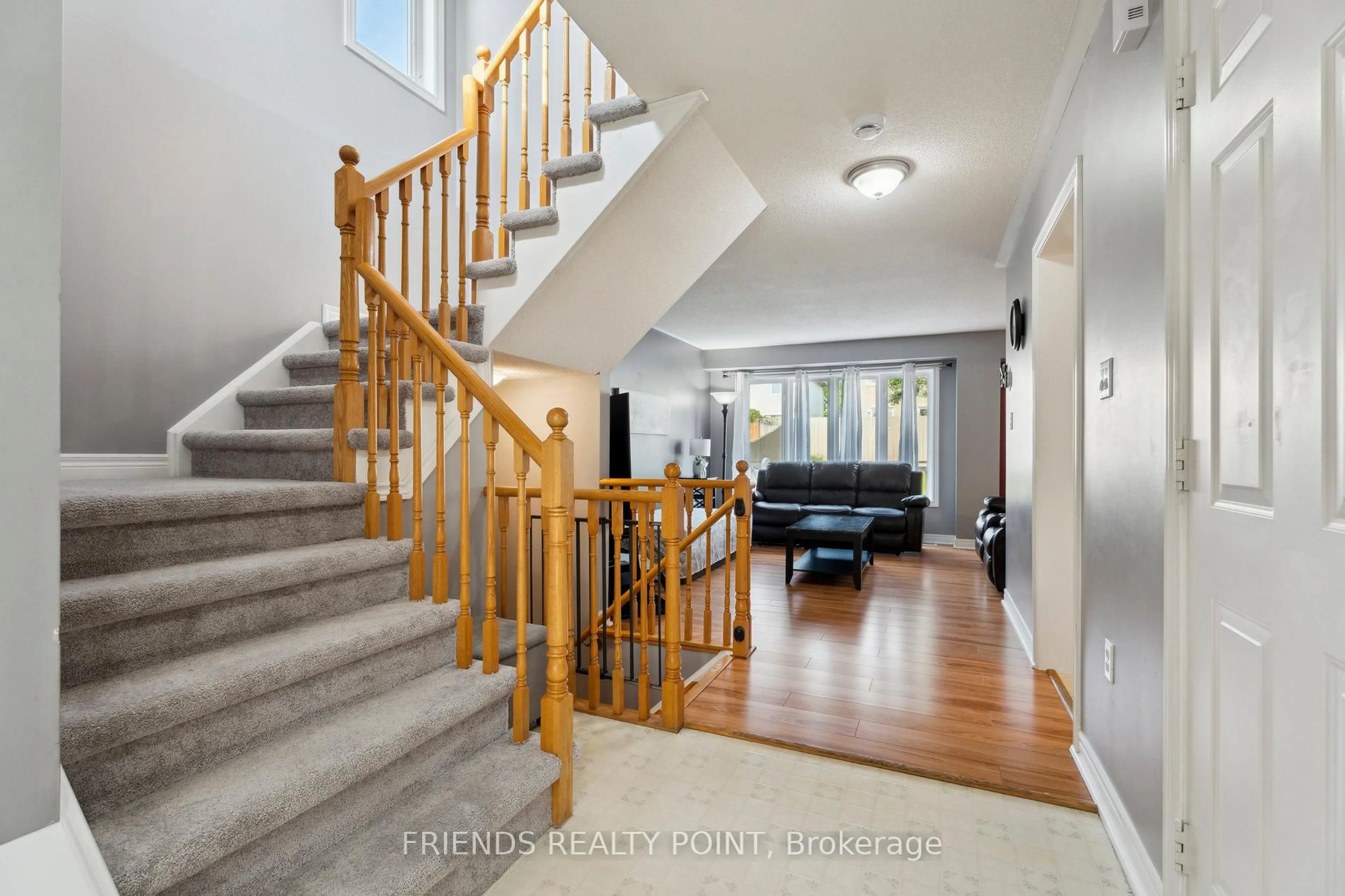 Stairs for 305 Esther Dr, Barrie Ontario L4N 0G2