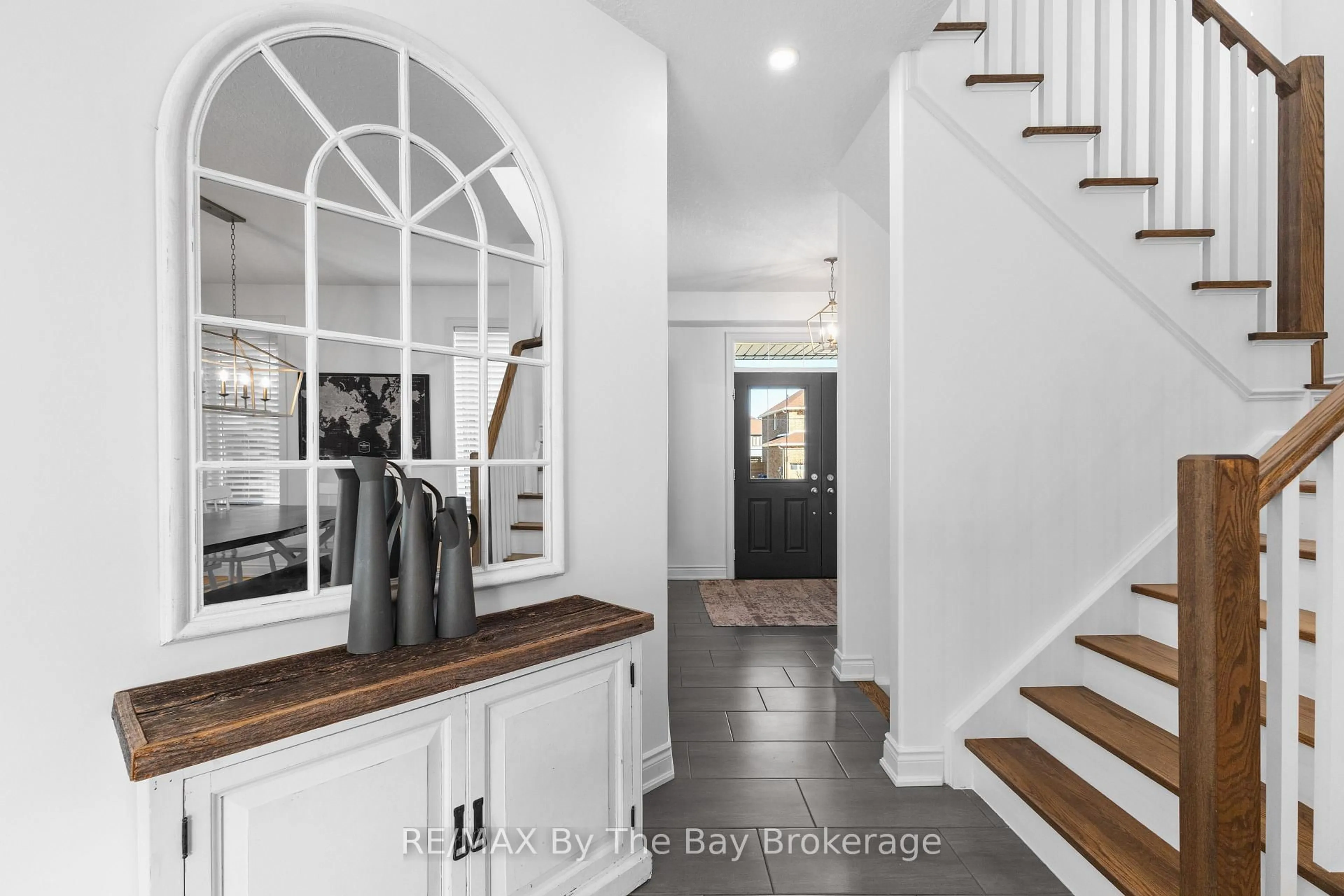 Indoor entryway for 77 Lockerbie Cres, Collingwood Ontario L9Y 0Y8