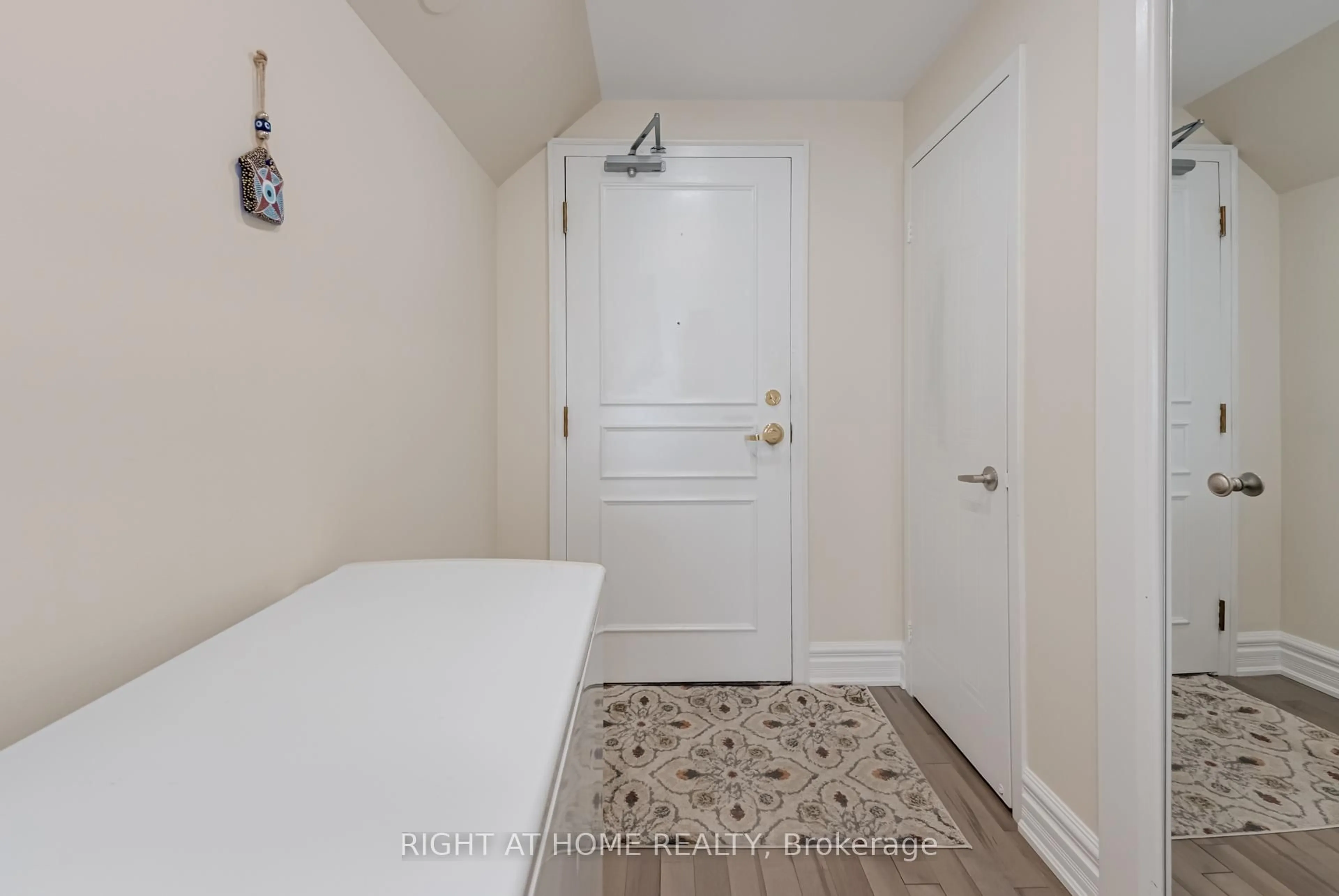 Indoor entryway for 75 Ellen St #1701, Barrie Ontario L4N 7R6