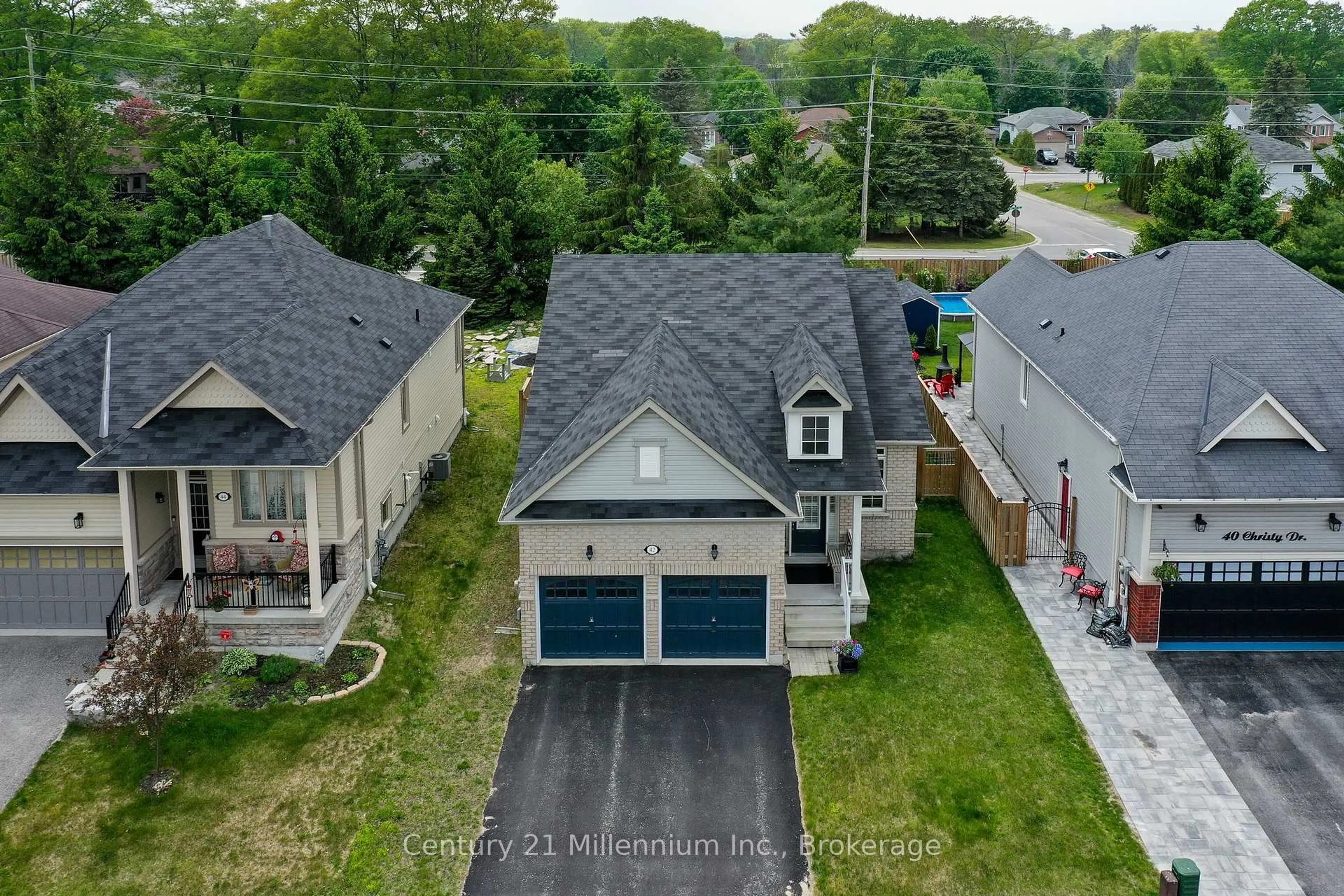 A pic from outside/outdoor area/front of a property/back of a property/a pic from drone, street for 42 Christy Dr, Wasaga Beach Ontario L9Z 0E5