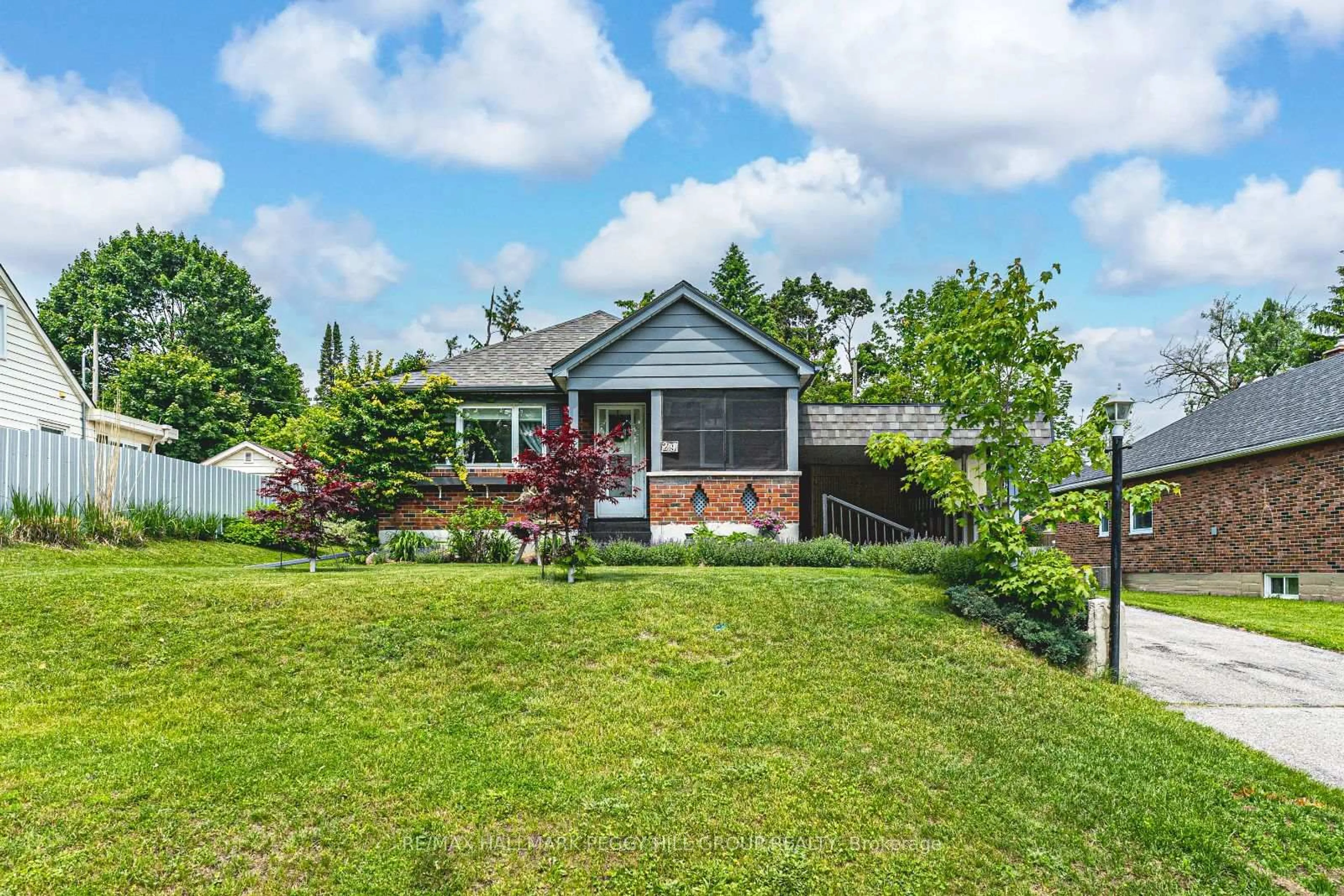 A pic from outside/outdoor area/front of a property/back of a property/a pic from drone, water/lake/river/ocean view for 29 Argyle Ave, Orillia Ontario L3V 2V5