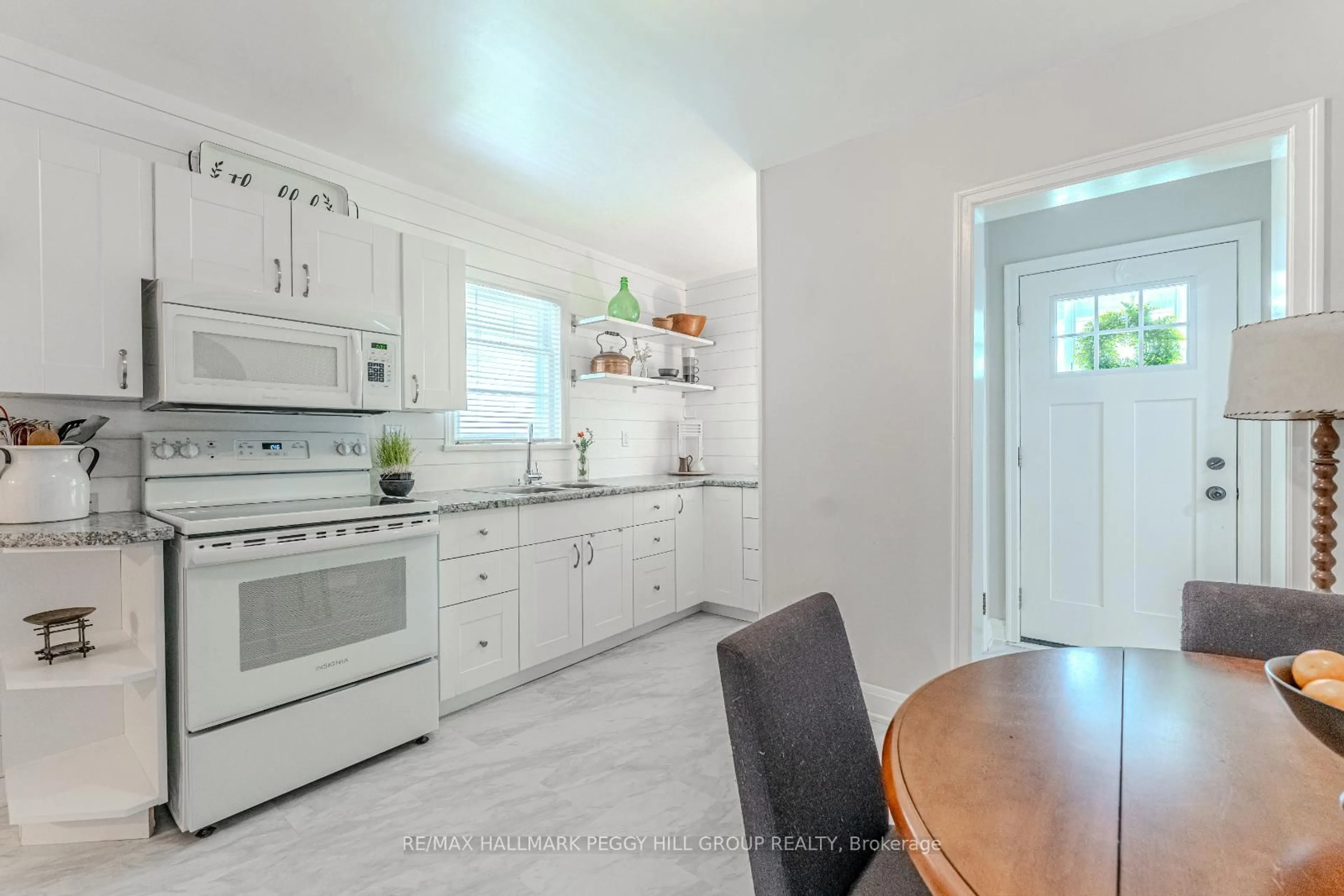Open concept kitchen, ceramic/tile floor for 29 Argyle Ave, Orillia Ontario L3V 2V5