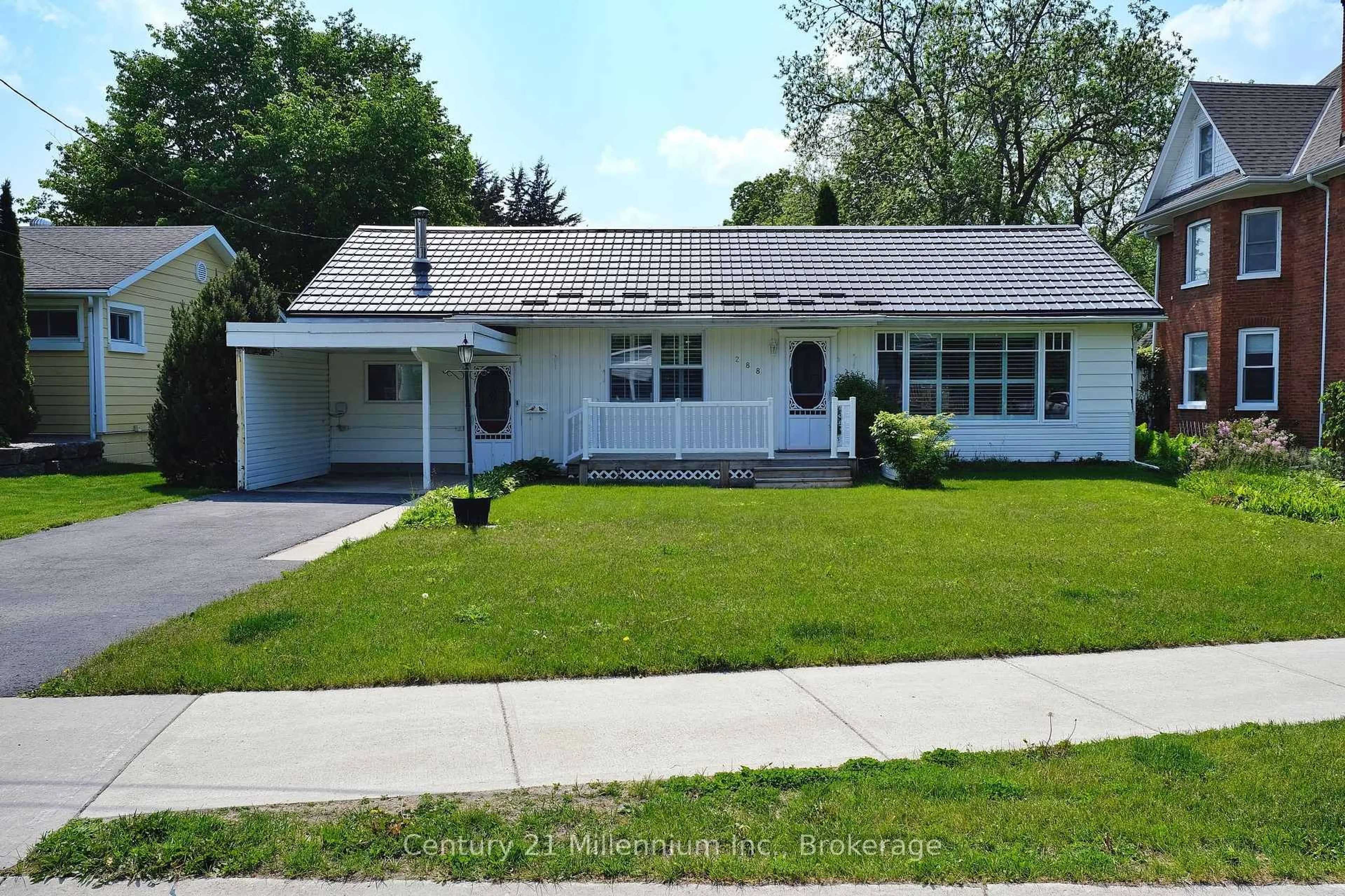 Home with vinyl exterior material, street for 288 Napier St, Collingwood Ontario L9Y 3T3