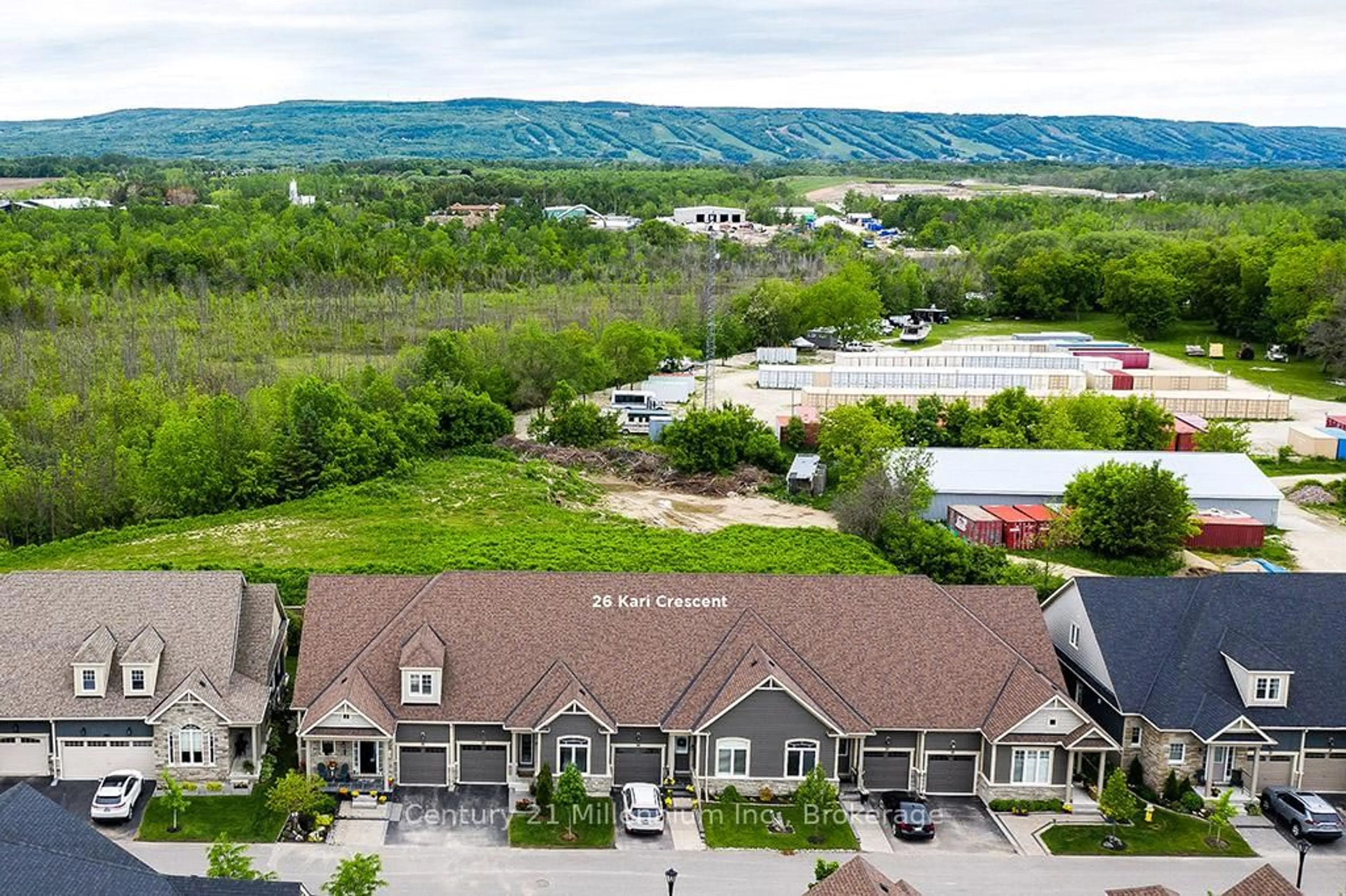 A pic from outside/outdoor area/front of a property/back of a property/a pic from drone, mountain view for 26 Kari Cres #29, Collingwood Ontario L9Z 0Z6