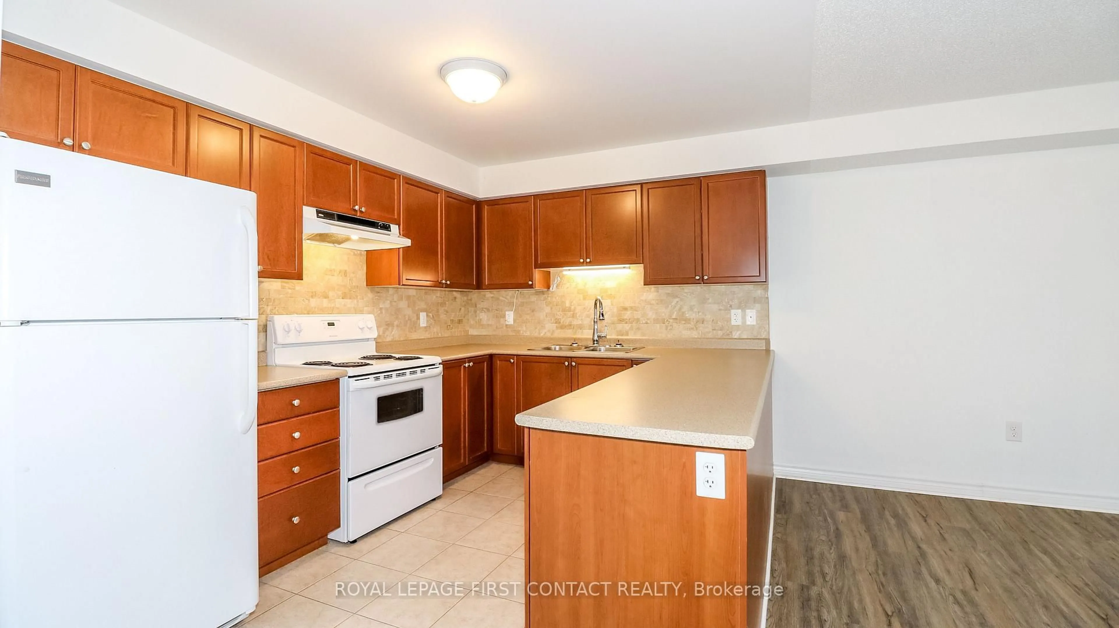 Standard kitchen, unknown for 43 Coulter St #19, Barrie Ontario L4N 6L9
