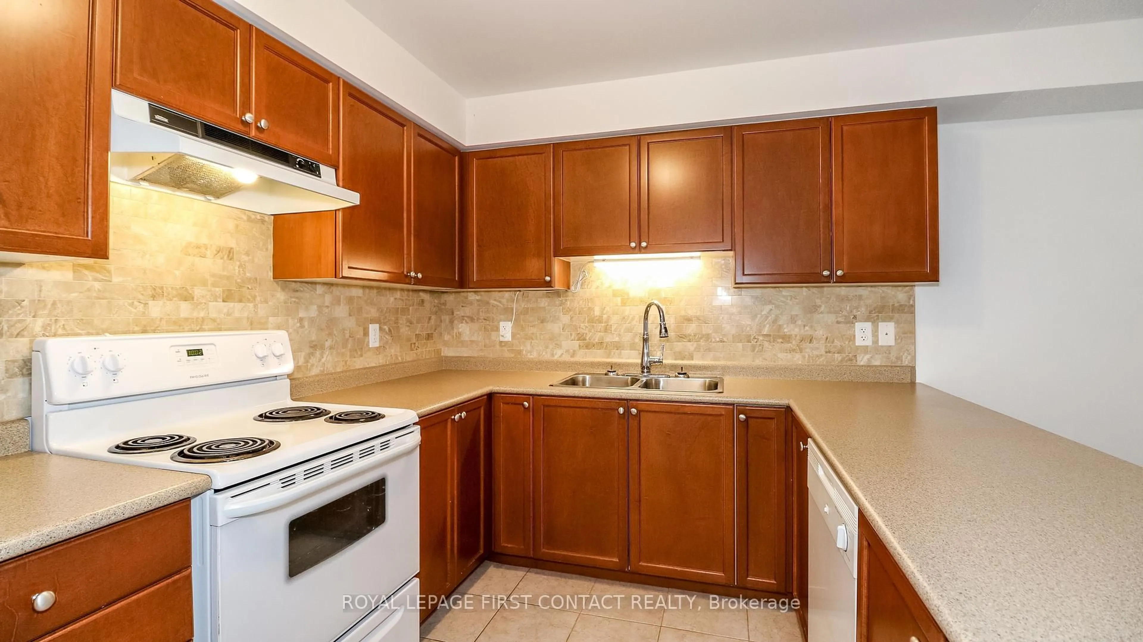 Standard kitchen, unknown for 43 Coulter St #19, Barrie Ontario L4N 6L9