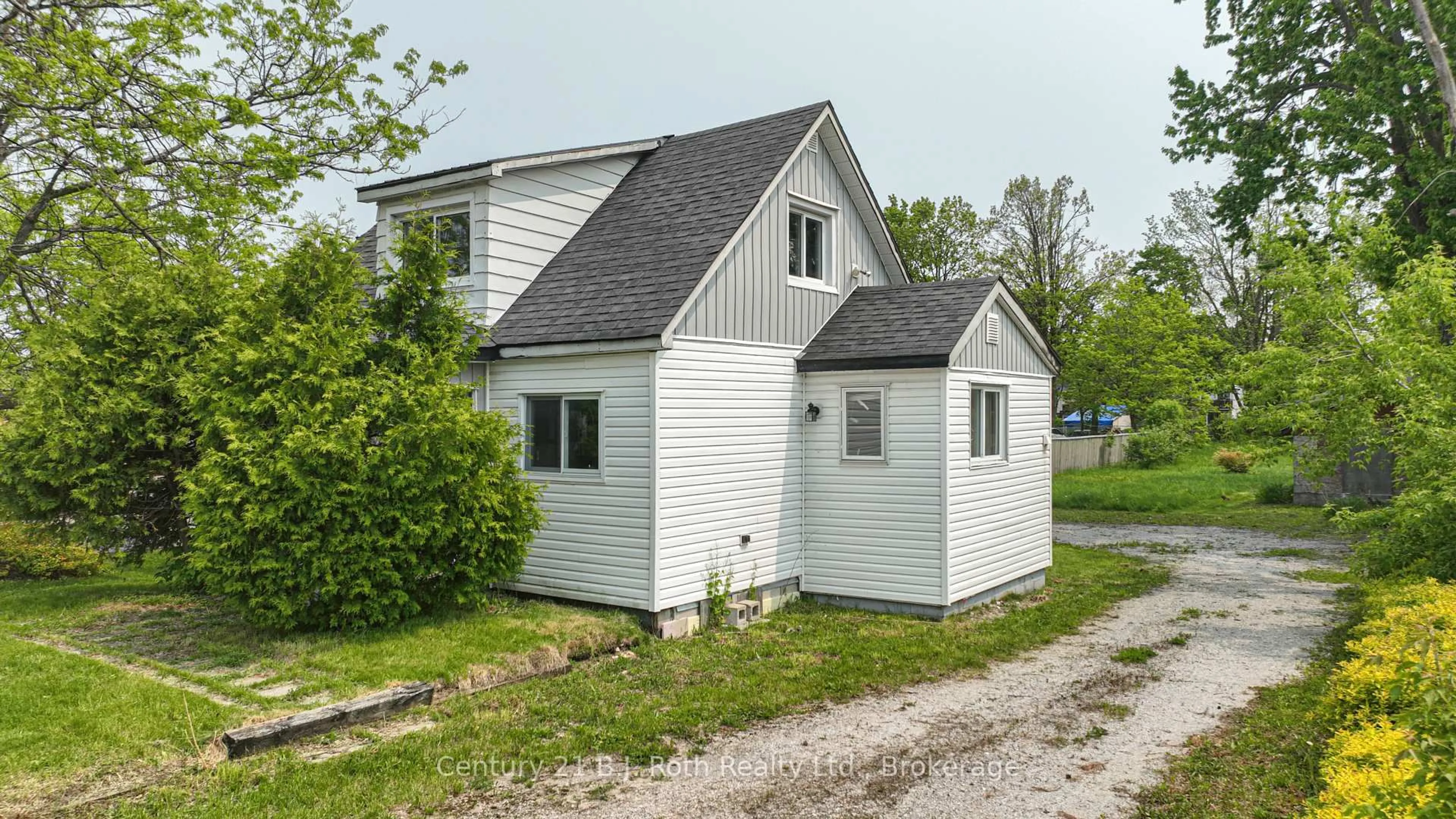 Shed for 382 West St, Orillia Ontario L3V 5E6