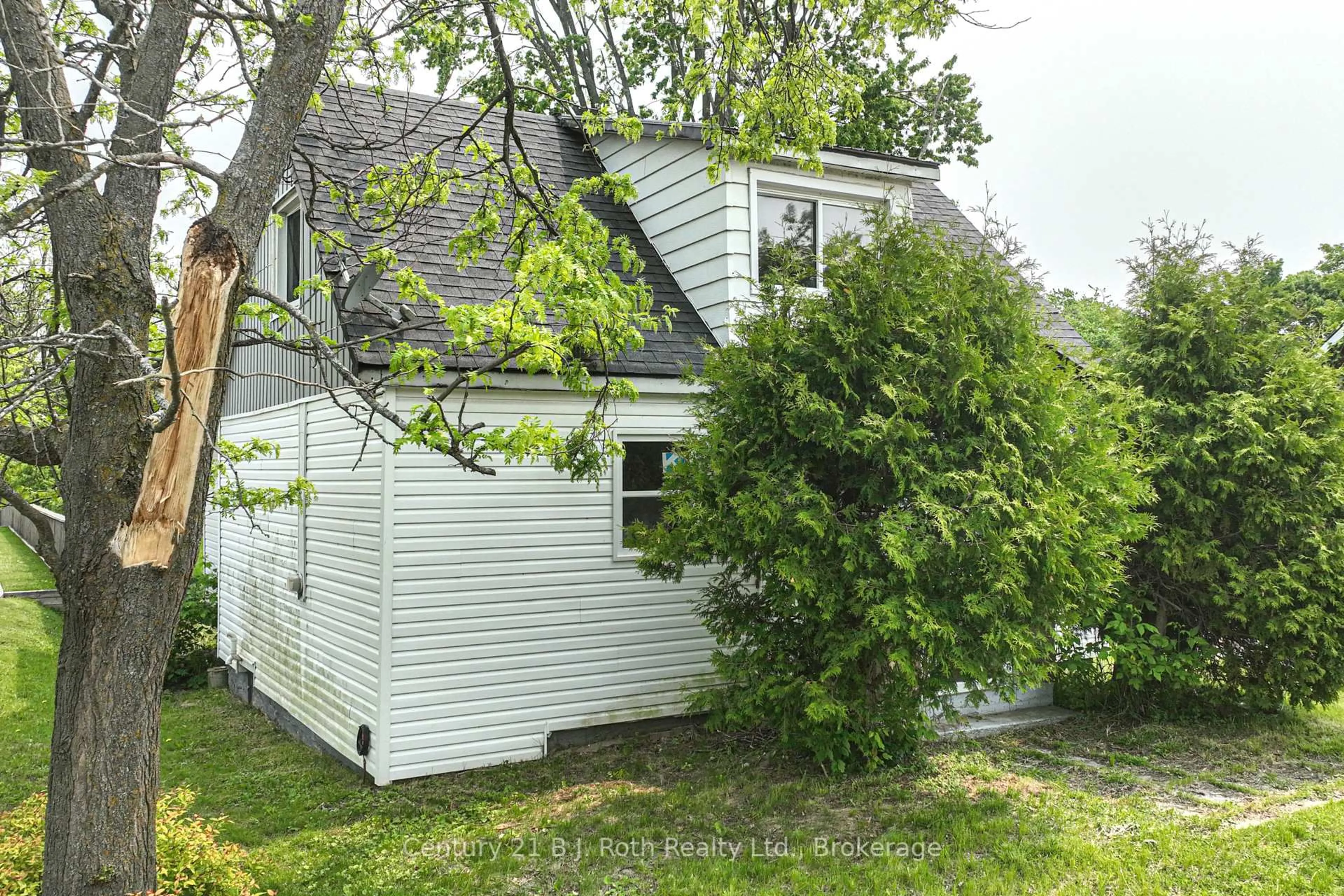Unknown for 382 West St, Orillia Ontario L3V 5E6